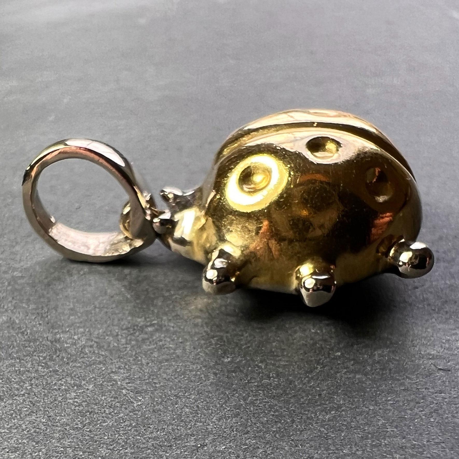 An 18 karat (18K) yellow and white gold charm pendant designed as a six spot ladybird. Stamped 750 for 18 karat gold and 38AR for Italian manufacture to the bail.
 
Dimensions: 1.8 x 1.8 x 0.85 cm (not including jump ring)
Weight: 3.67 grams
