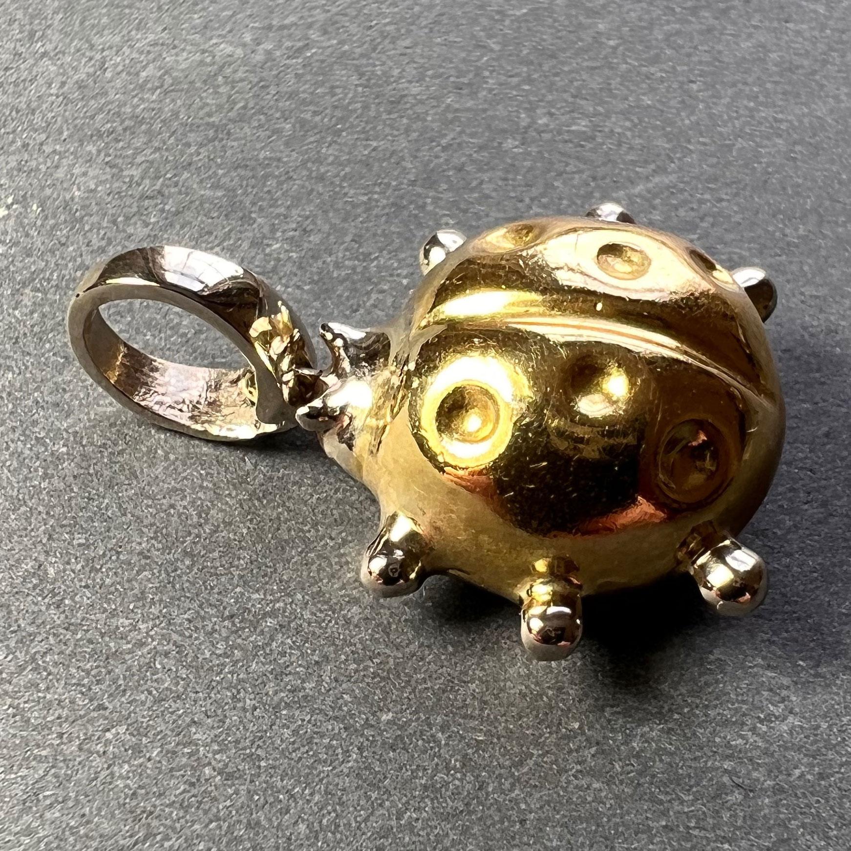 Pendentif breloque coccinelle en or jaune et blanc 18 carats Bon état - En vente à London, GB