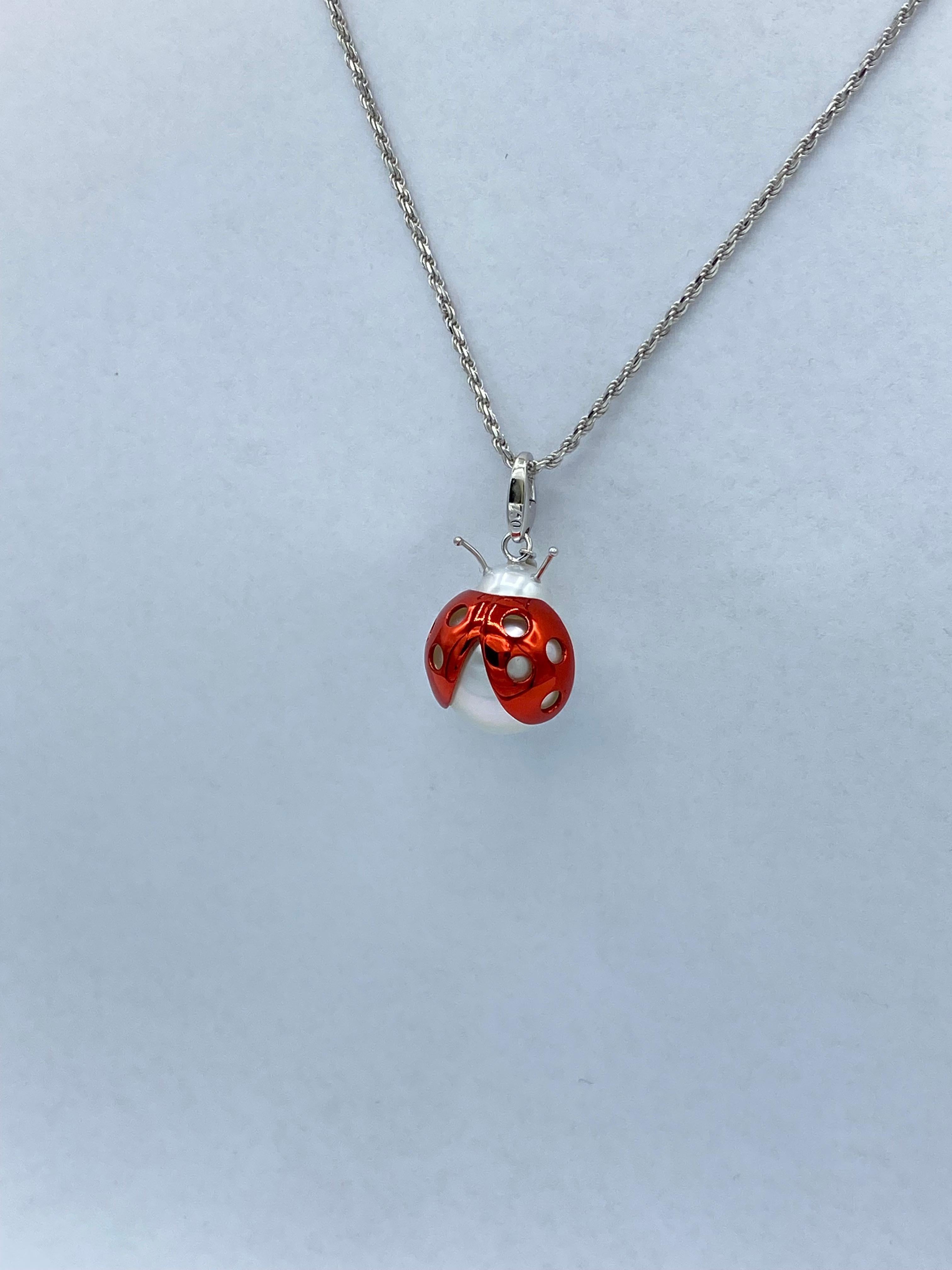 Uncut Ladybird/Bug Australian Pearl Red White 18 Karat Gold Pendant/Necklace or Charm For Sale