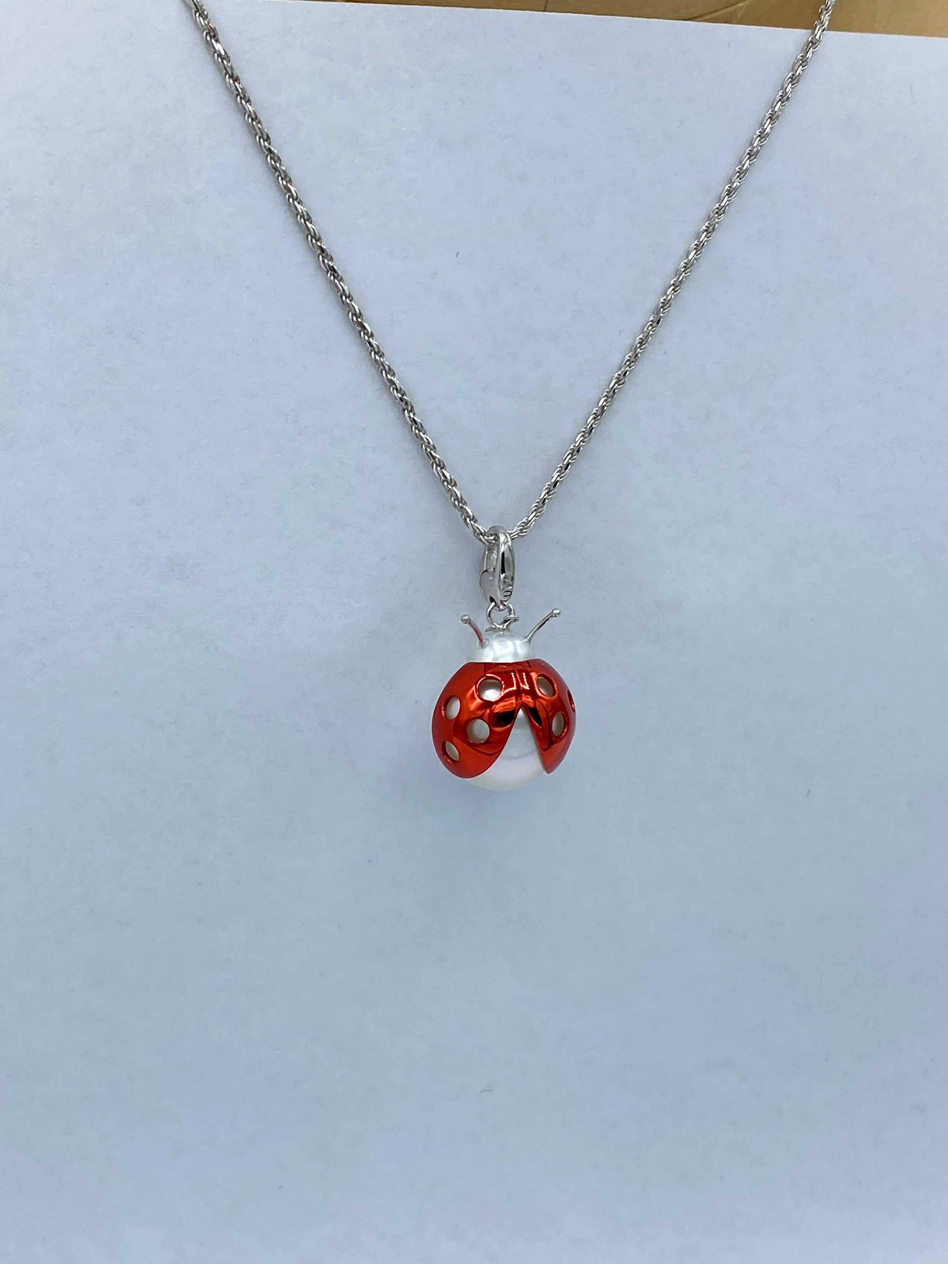 Ladybird/Bug Australian Pearl Red White 18 Karat Gold Pendant/Necklace or Charm In New Condition For Sale In Bussolengo, Verona