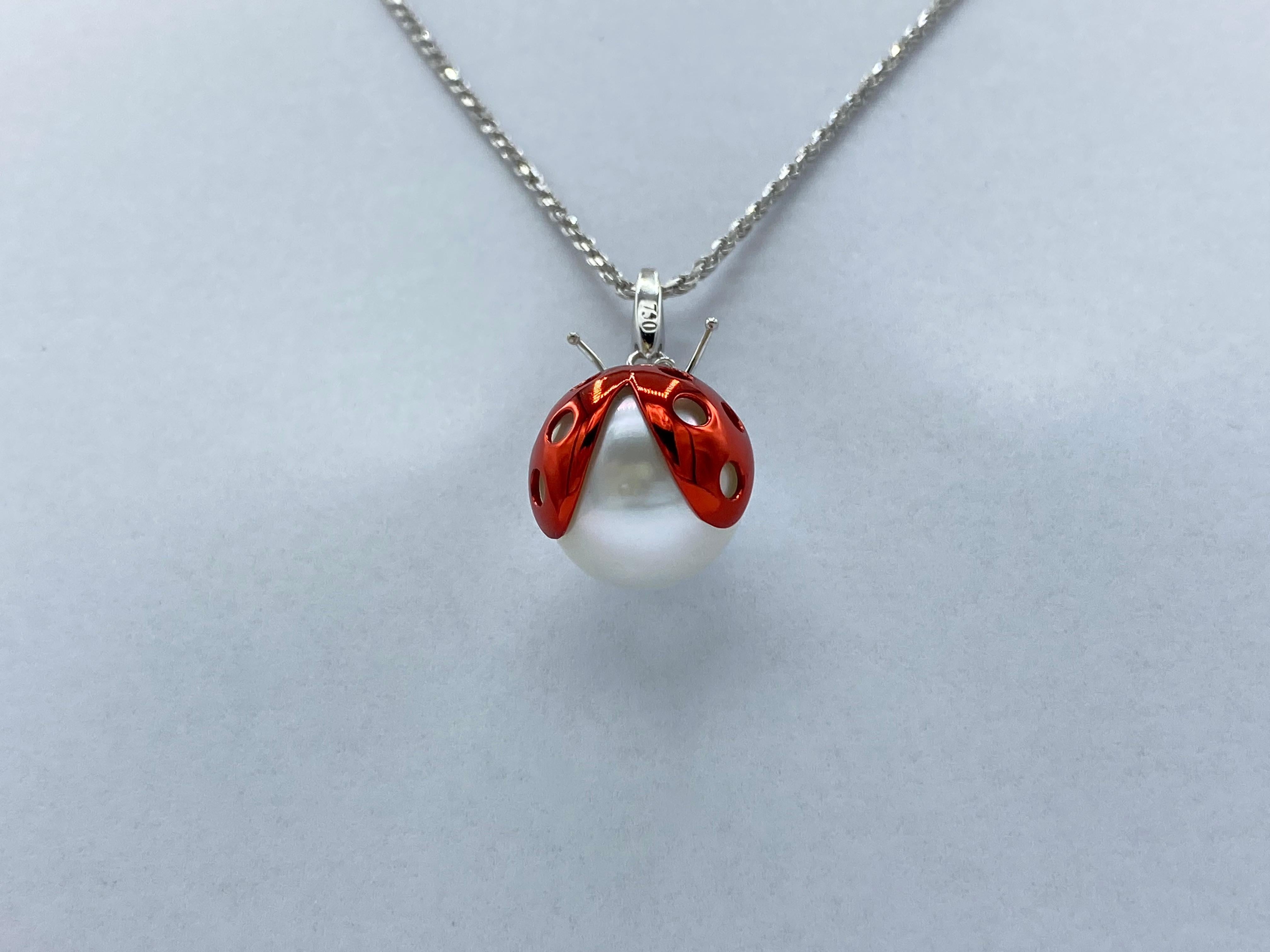 Women's or Men's Ladybird/Bug Australian Pearl Red White 18 Karat Gold Pendant/Necklace or Charm For Sale