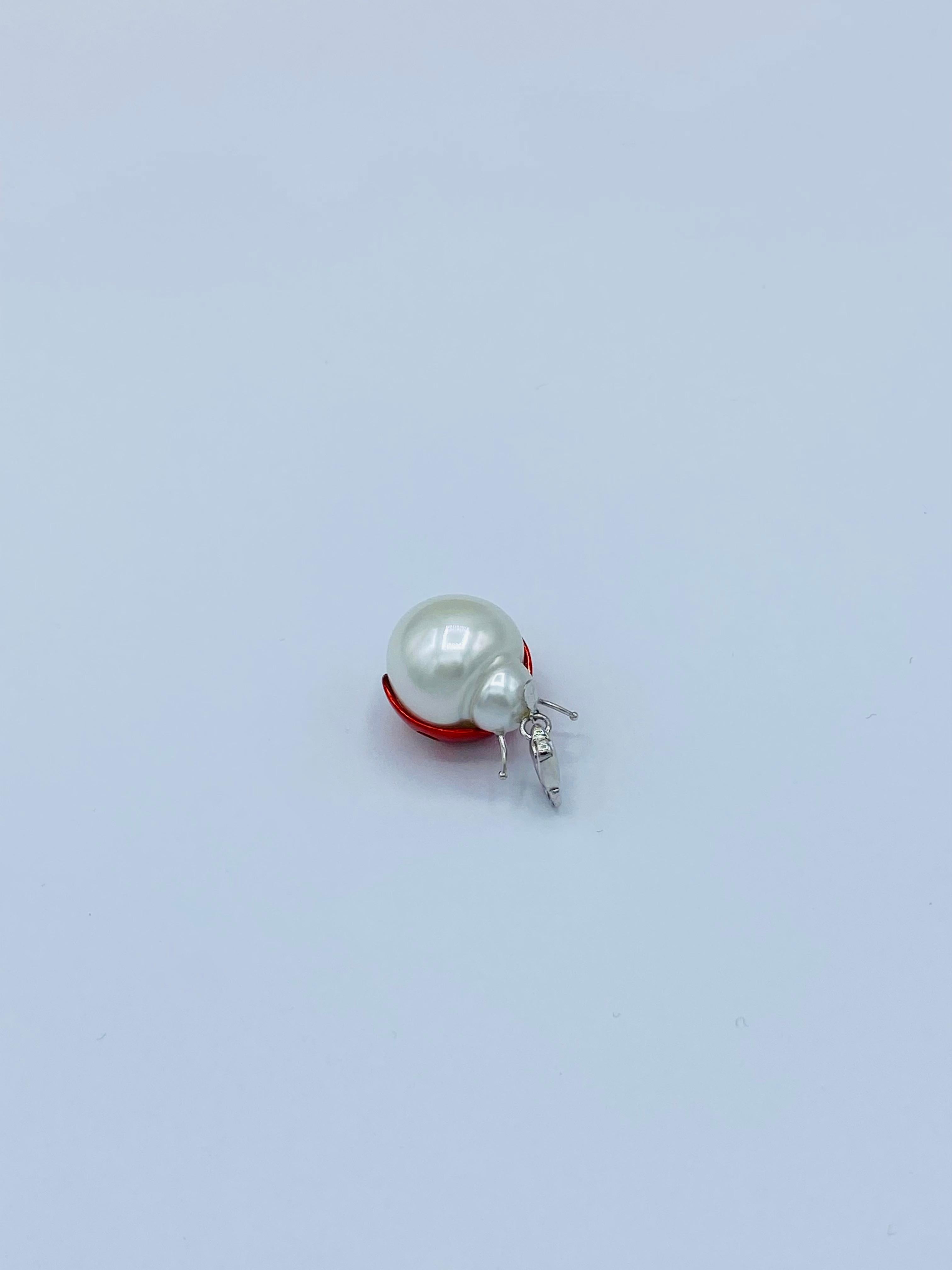 Ladybird/Bug Australian Pearl Red White 18 Karat Gold Pendant/Necklace or Charm For Sale 2
