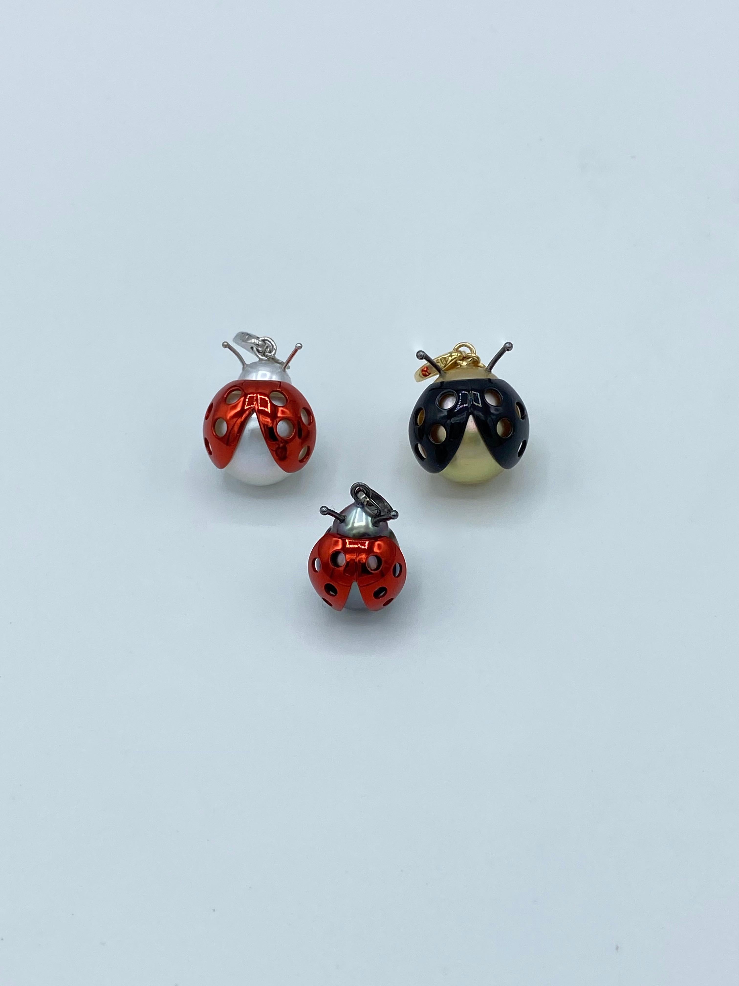 Ladybird/Bug Australian Pearl Red White 18 Karat Gold Pendant/Necklace or Charm For Sale 3