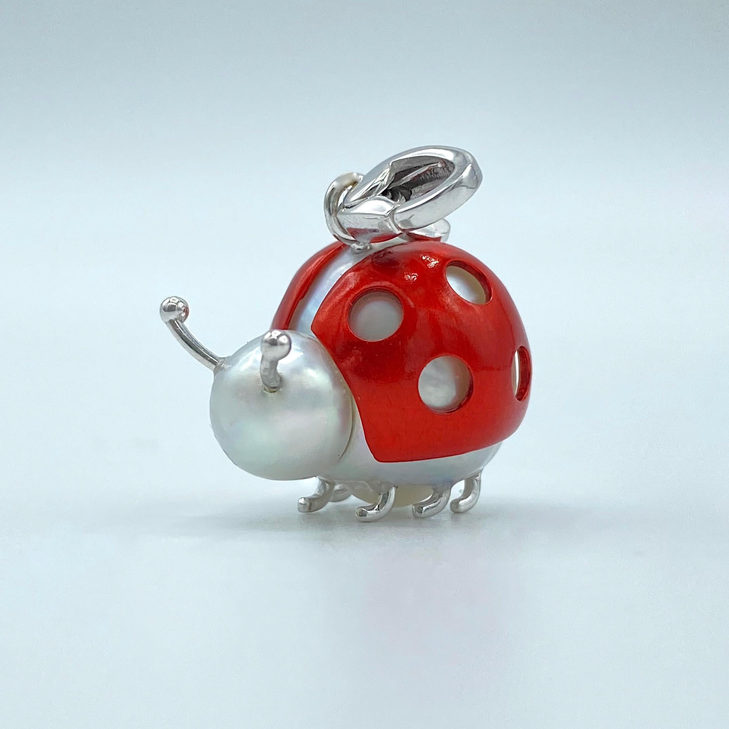 Ladybug/Ladybird 18 Kt Red White Gold Australian Pearl Pendant Necklace Made in Italy

This peculiarly shaped pearl reminded me of the cute ladybugs from a cartoon. So I enjoyed making this pendant: I used white gold for the antennas and the charm,