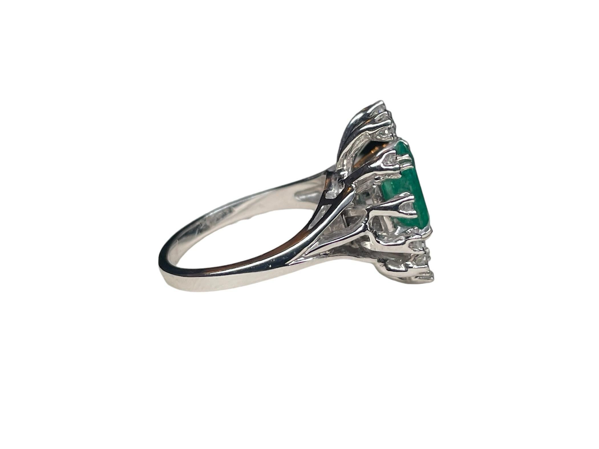 Damenring 14K Weißgold Smaragd und Diamanten (Smaragdschliff) im Angebot