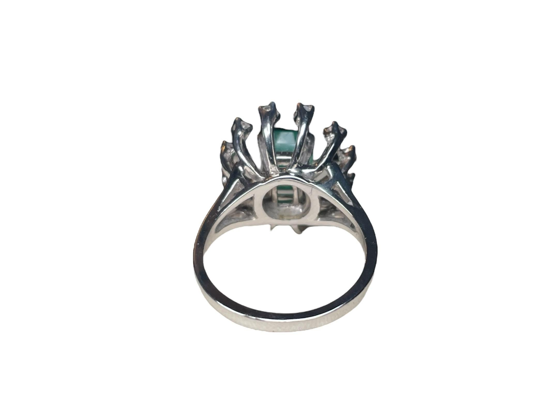 Damenring 14K Weißgold Smaragd und Diamanten im Zustand „Gut“ im Angebot in Guaynabo, PR
