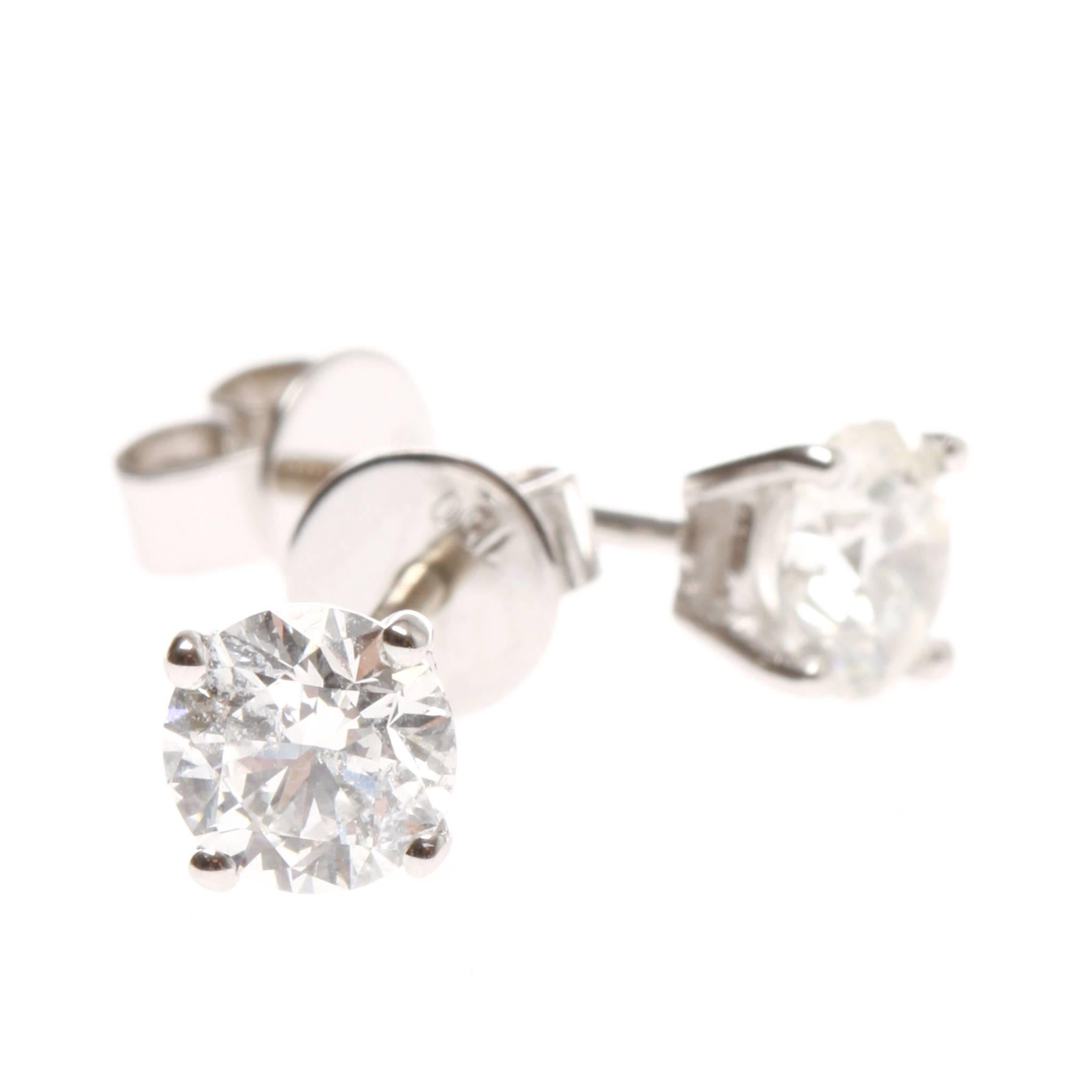 	Lady's 18ct white gold diamond earrings In New Condition For Sale In Melbourne, Victoria