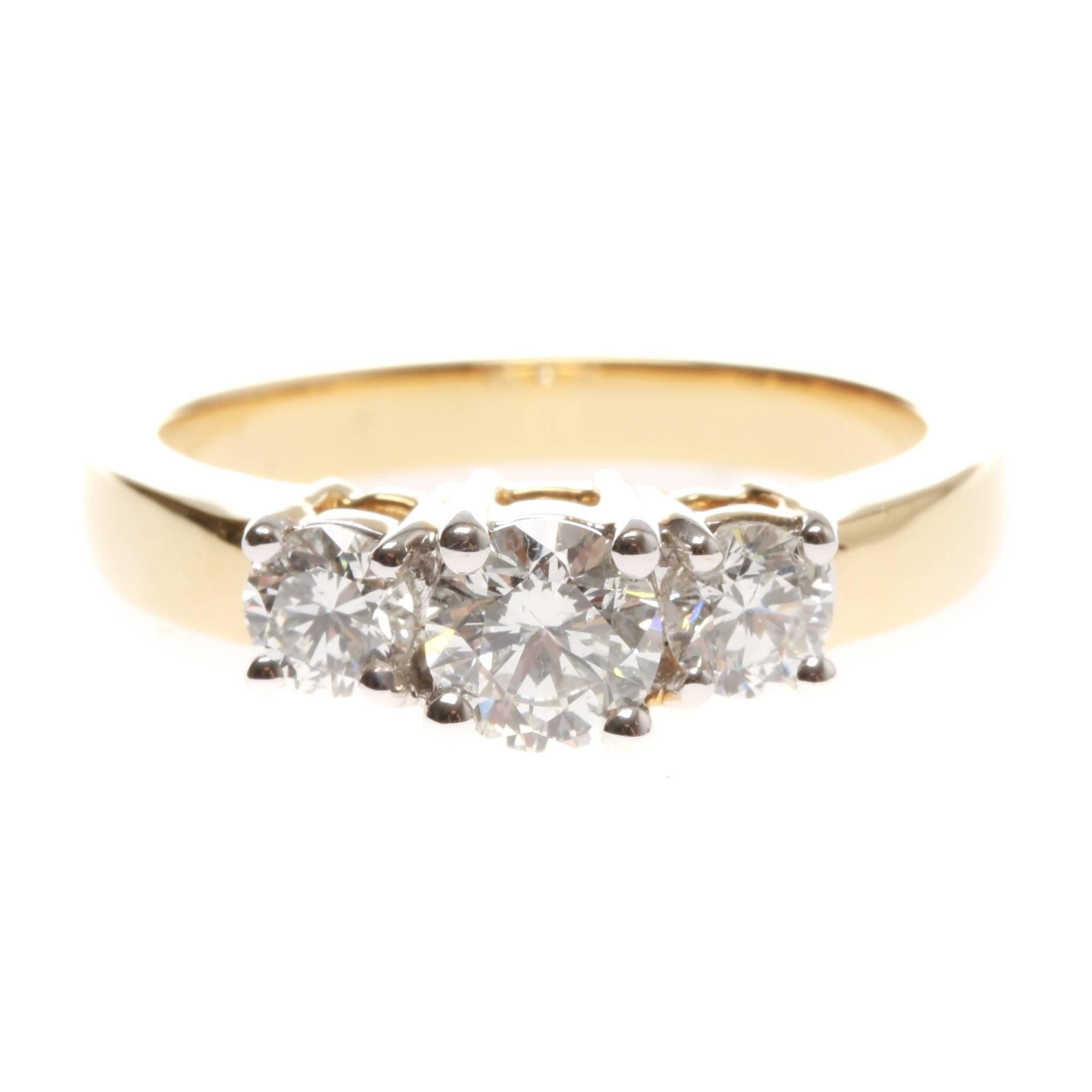 Lady's 18ct yellow gold diamond ring For Sale