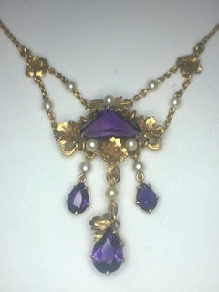 Ladies 18 Karat Yellow Gold Amethyst and Natural Pearl Necklace