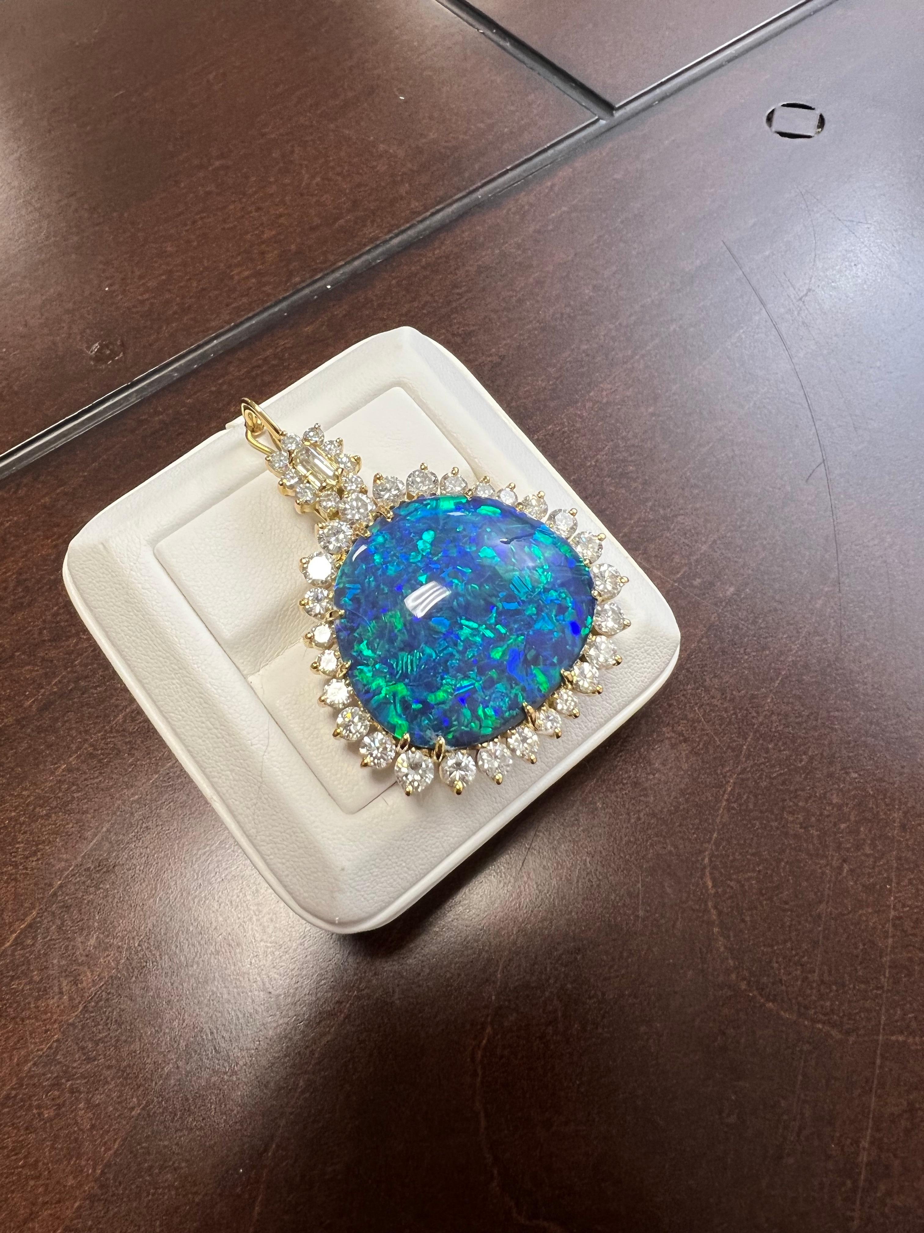 Lady's Black Opal and Diamonds Pendant in 18k White Gold In Good Condition For Sale In New York, NY