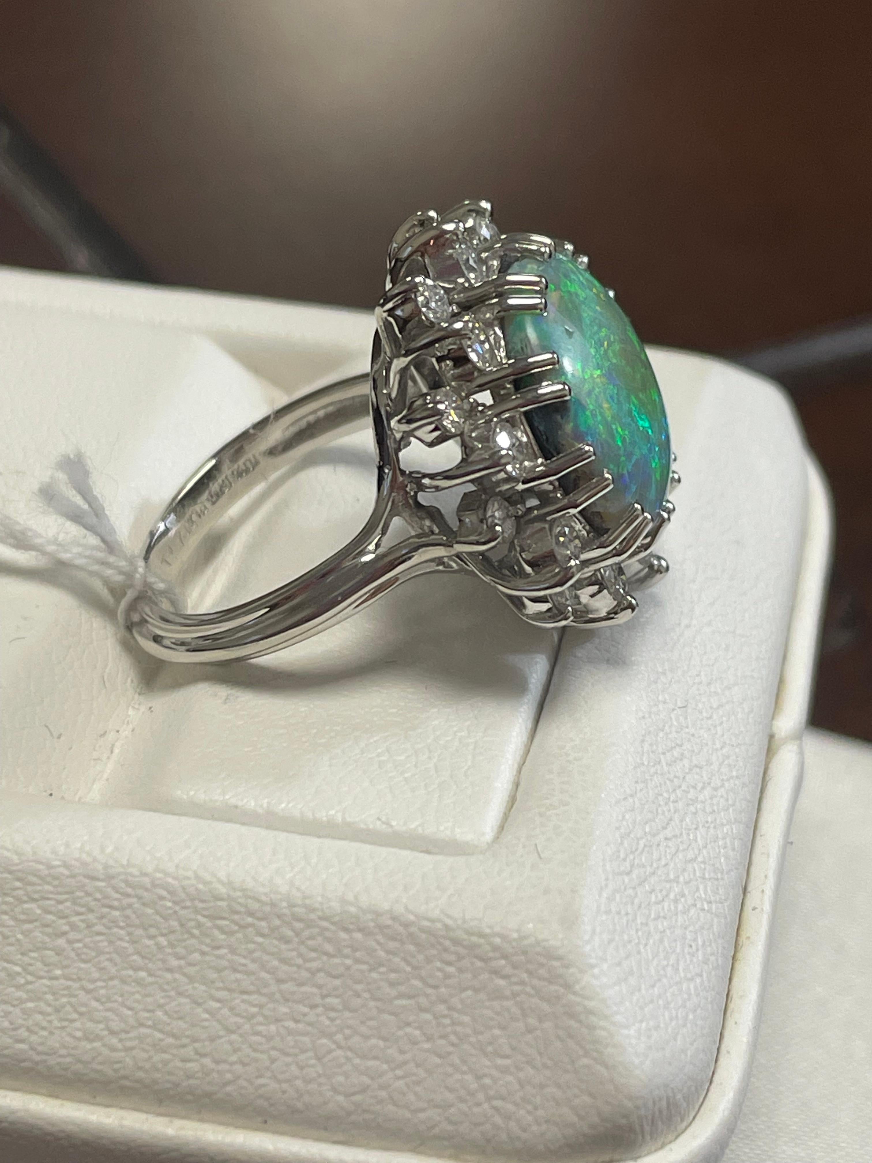 Lady's Black Opal and Diamonds Ring in 18k White Gold In Good Condition For Sale In New York, NY