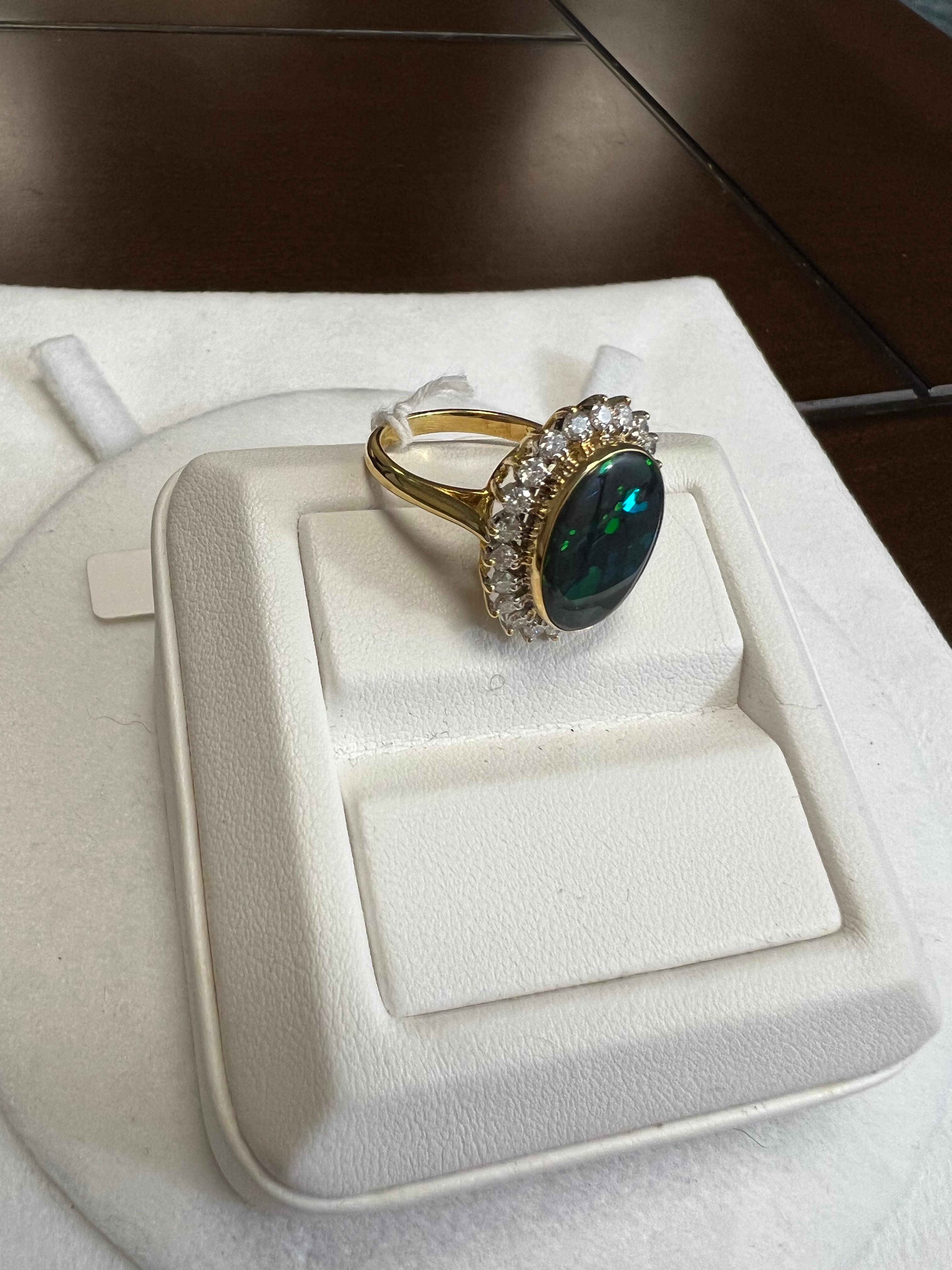 Lady's Black Opal and Diamonds Ring in 18k Yellow and White Gold In Good Condition For Sale In New York, NY