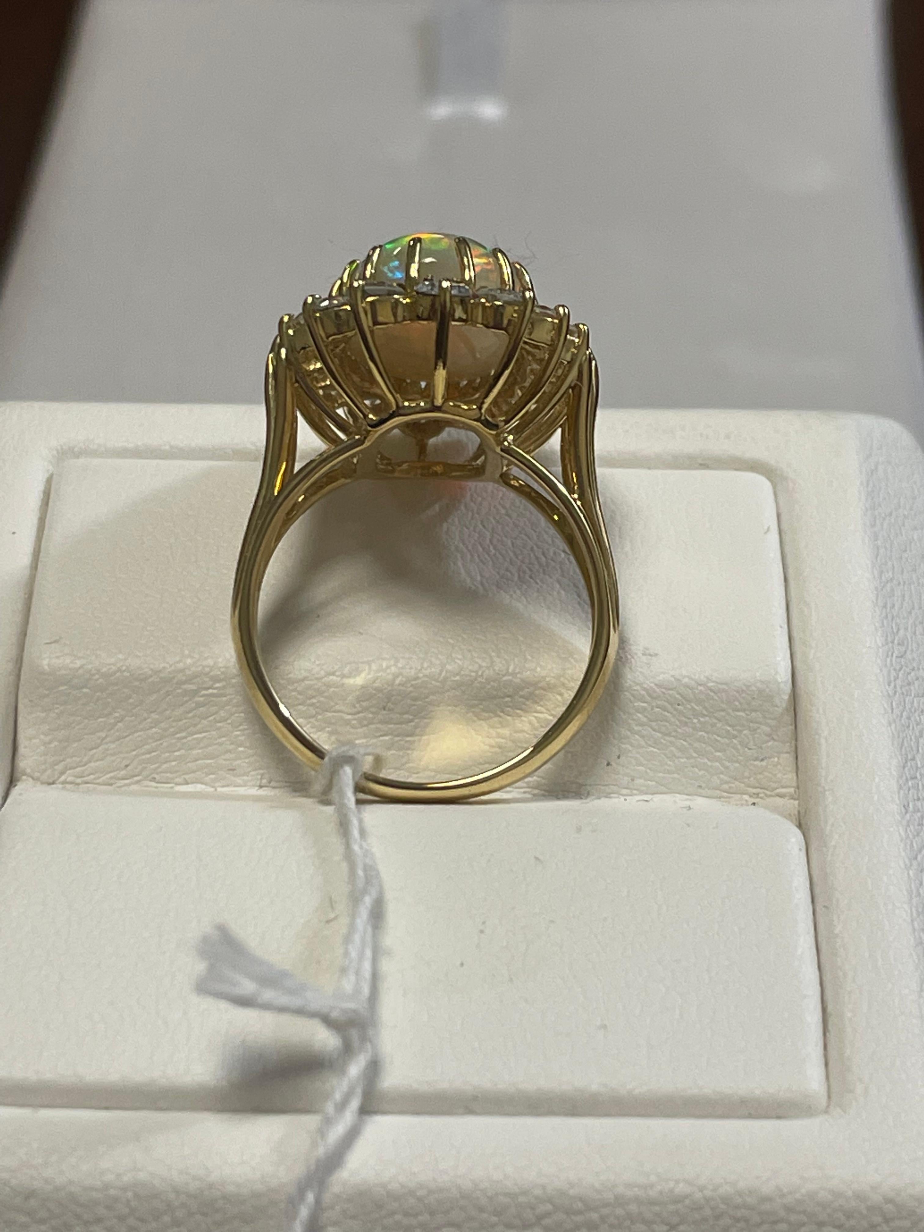 Bague pour femme en or jaune 18 carats, opale noire et diamants Bon état - En vente à New York, NY