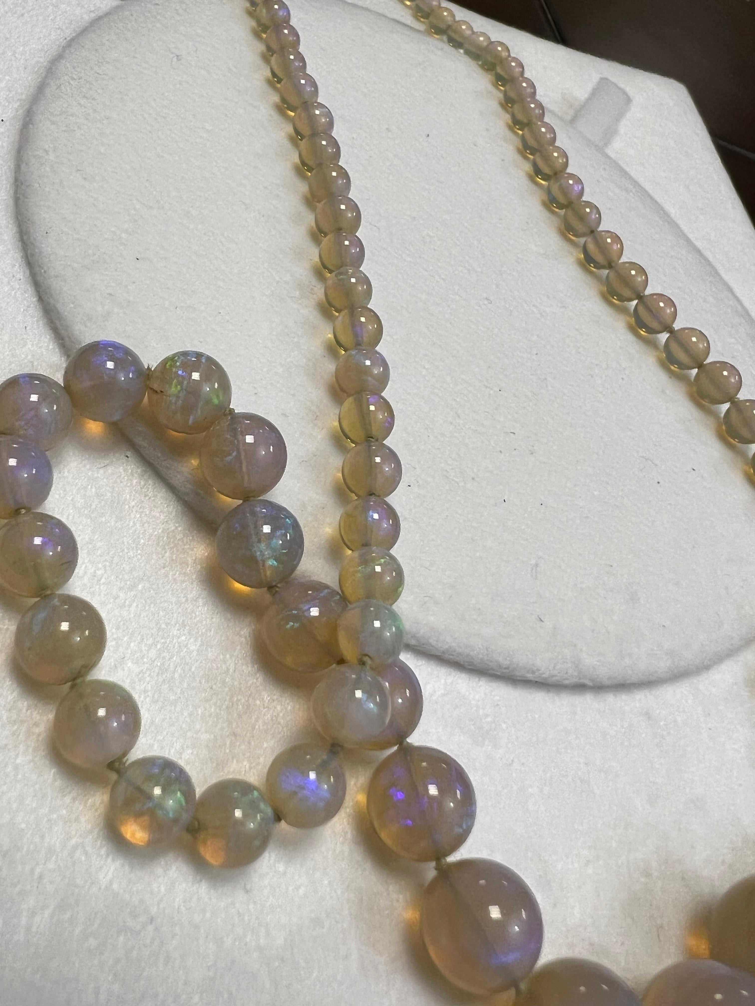 Collier de perles graduées en or jaune 14 carats et opale de cristal pour femme  Pour femmes en vente