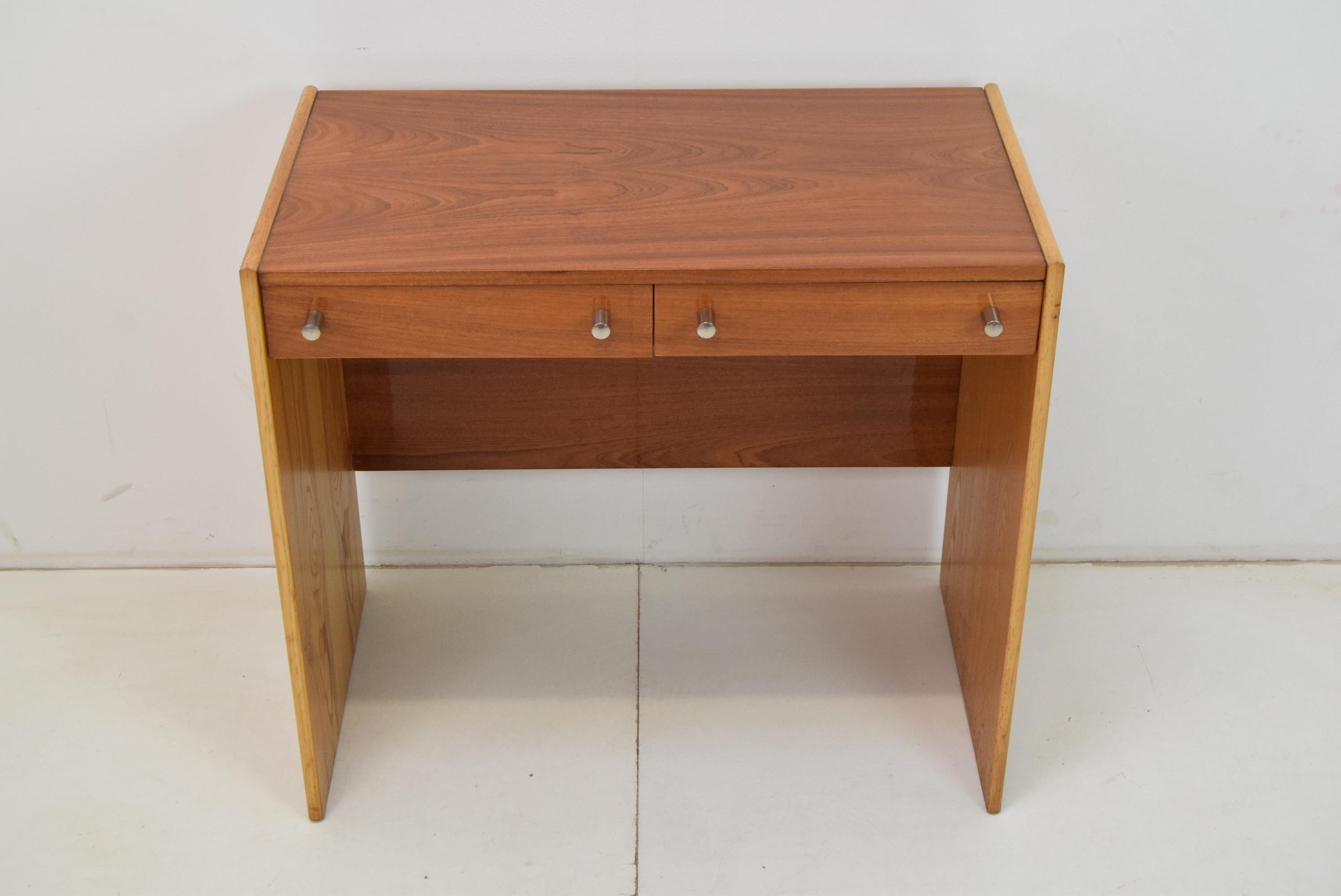Lady's Desk or Vanity or Side Table in Mahogany / Up Zavody, 1970s In Good Condition For Sale In Praha, CZ