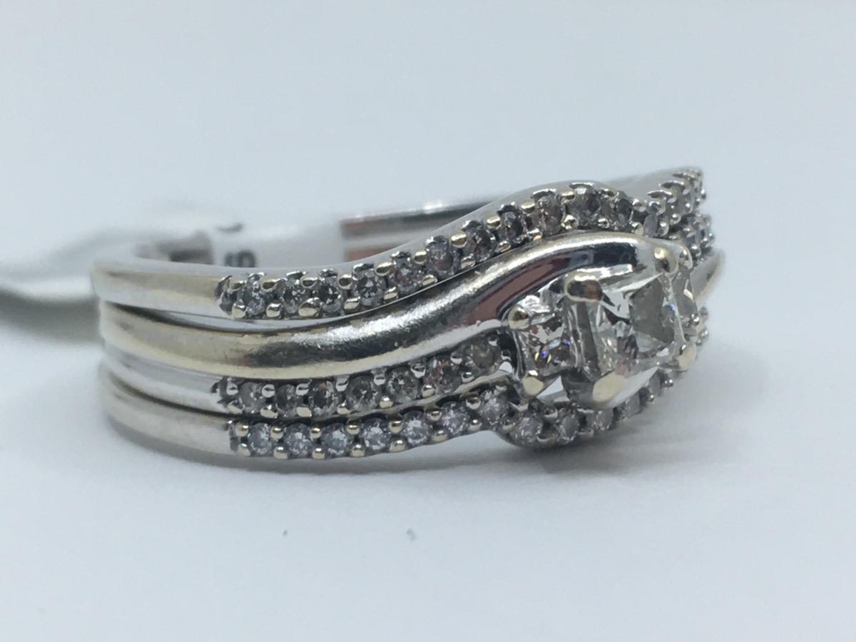 Lady's Diamond Wedding Set .72 Carat T.W. 14K White Gold 6.58g sz: 7 In Good Condition For Sale In South Bend, IN