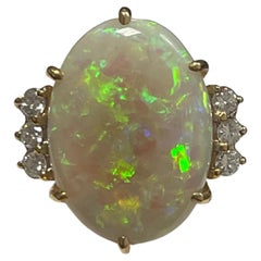 Lady's Opal and Diamond Ring in 18k Yellow Gold