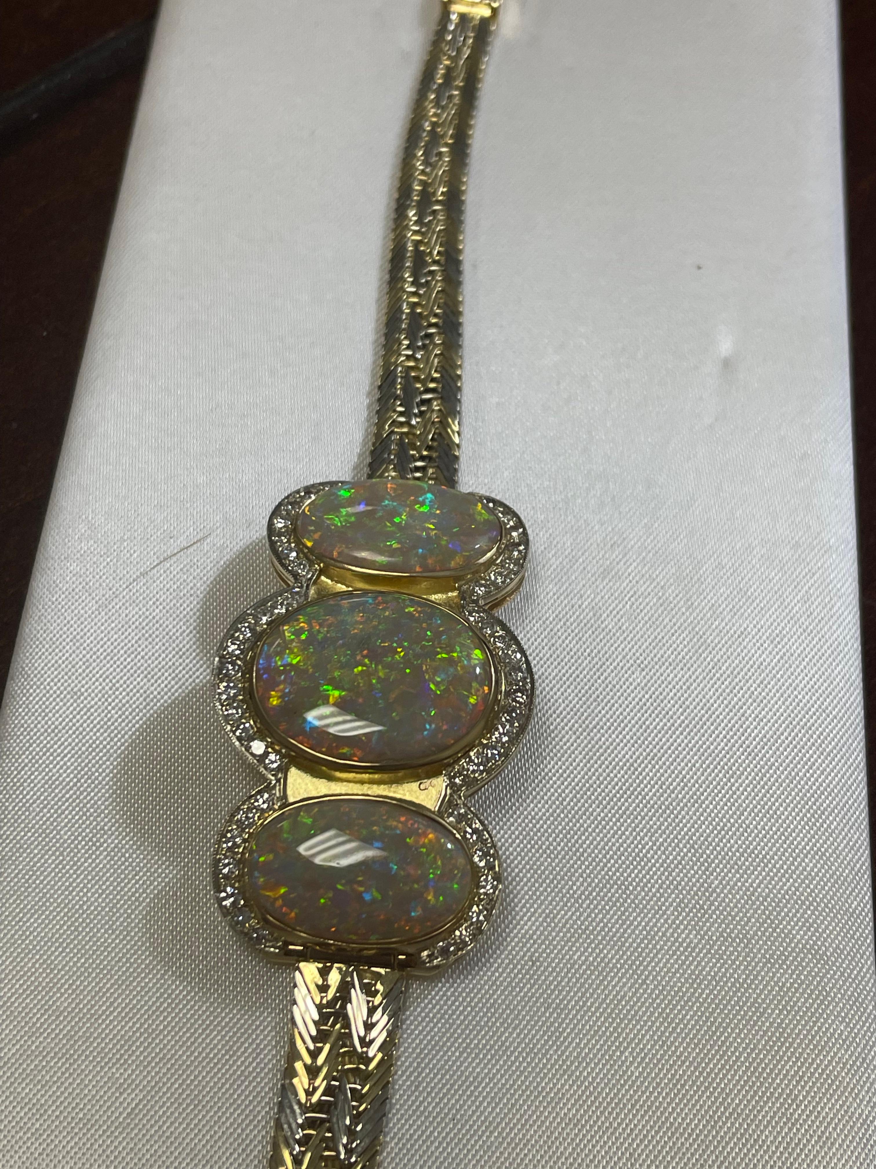 Art Deco Lady's Opal and Diamonds Bracelet in 14k Yellow Gold For Sale