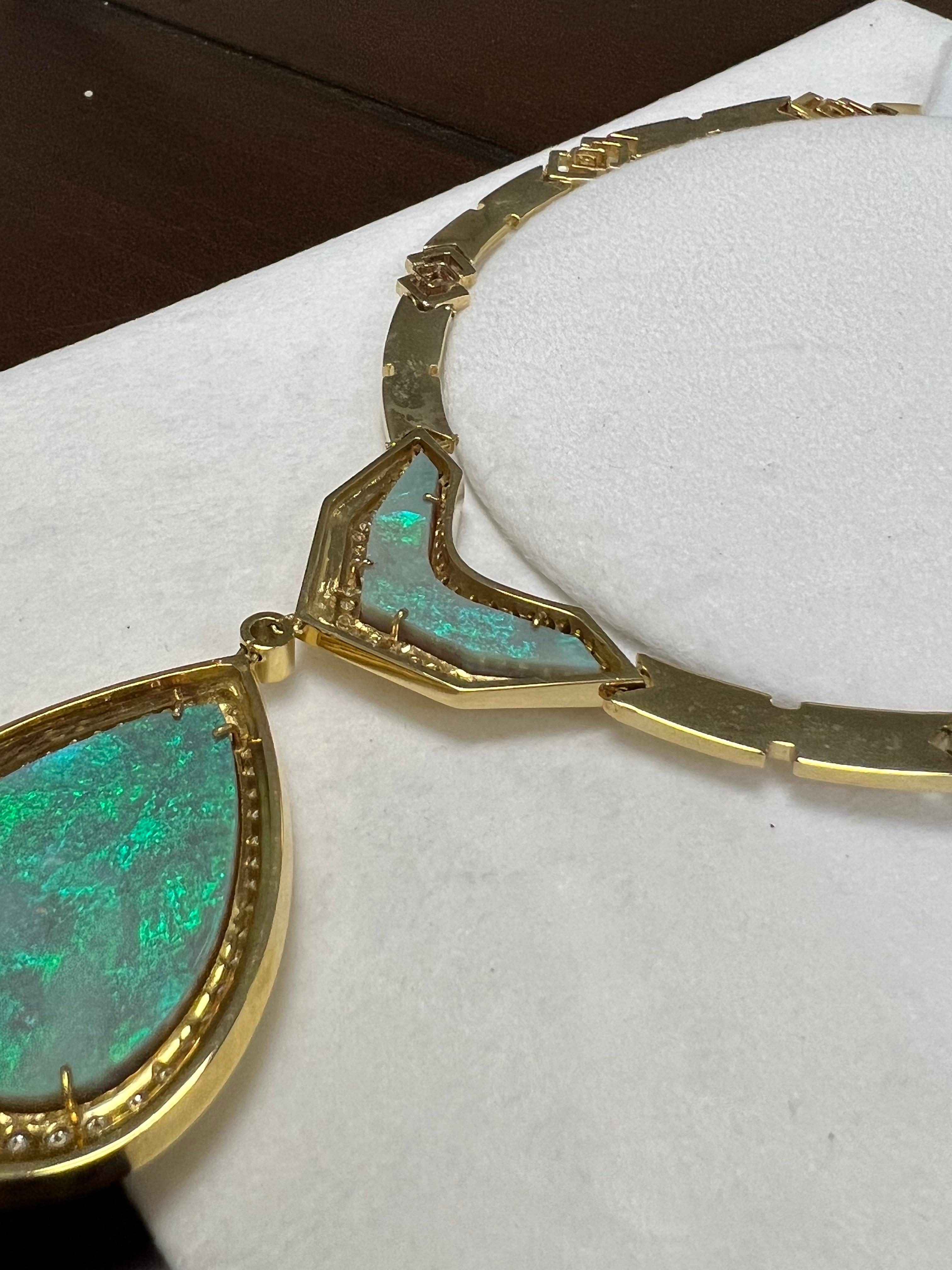 Lady's Opal und Diamanten Halskette aus 14k Gelbgold  (Cabochon) im Angebot