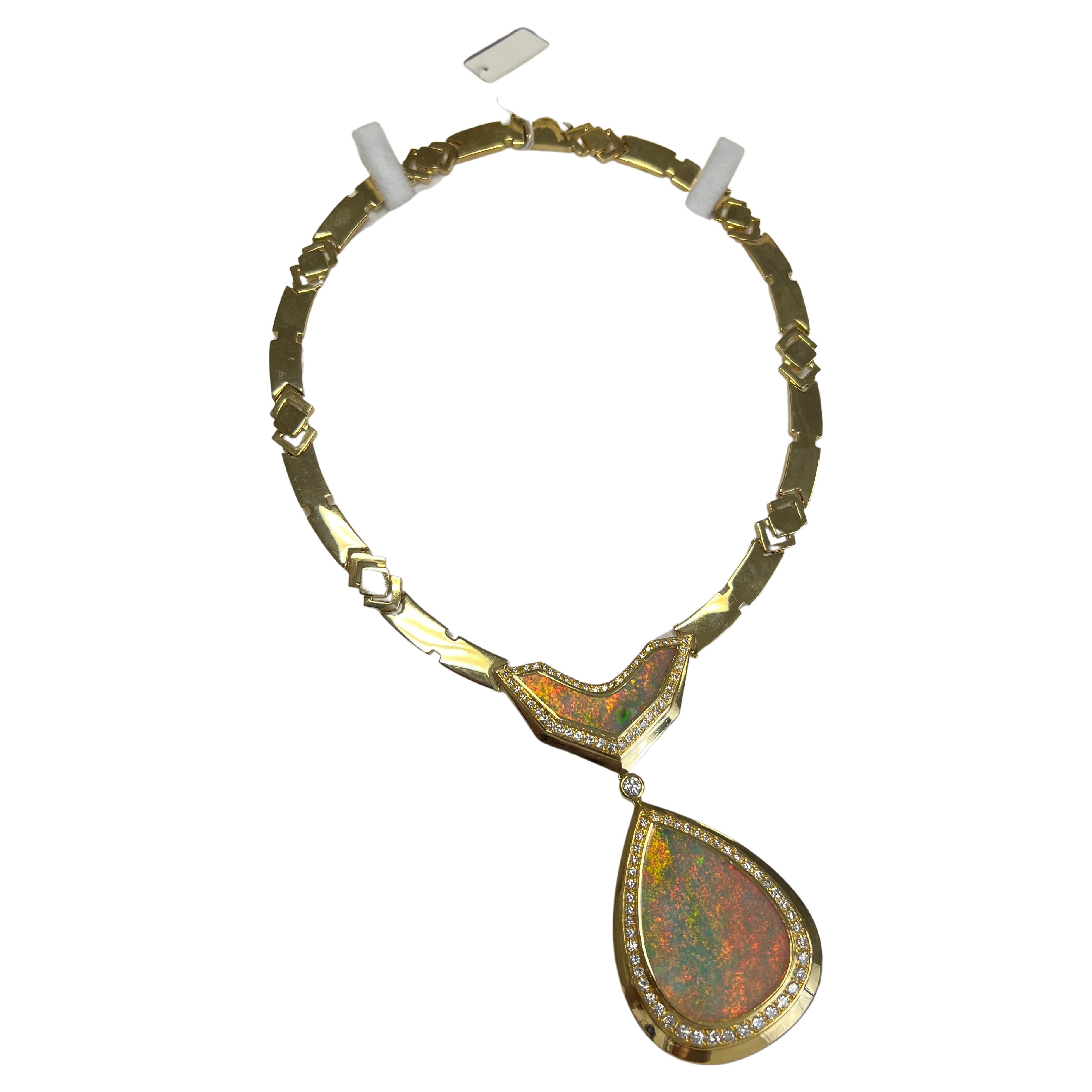 Collier d'opales et de diamants pour femme en or jaune 14 carats  en vente