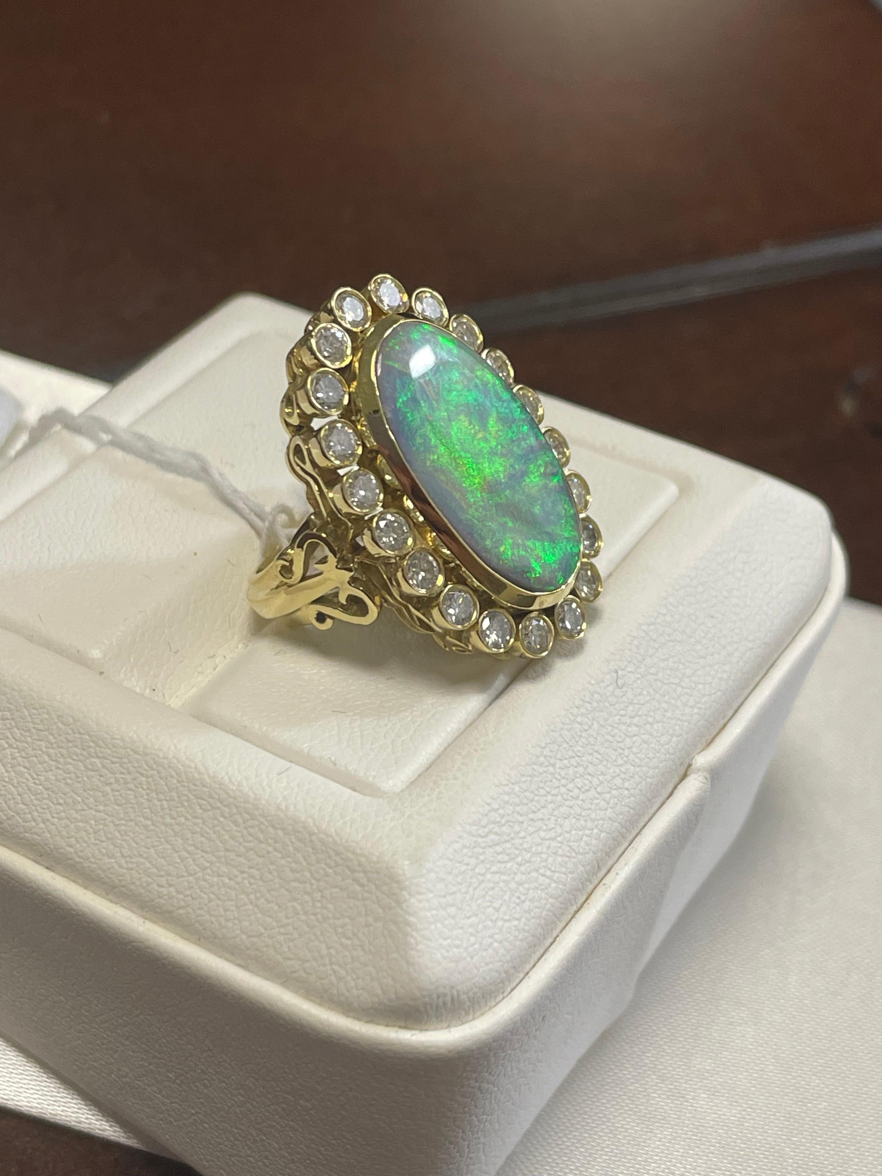 Art Deco Lady's Opal and Diamonds Ring in 18k Yellow Gold For Sale