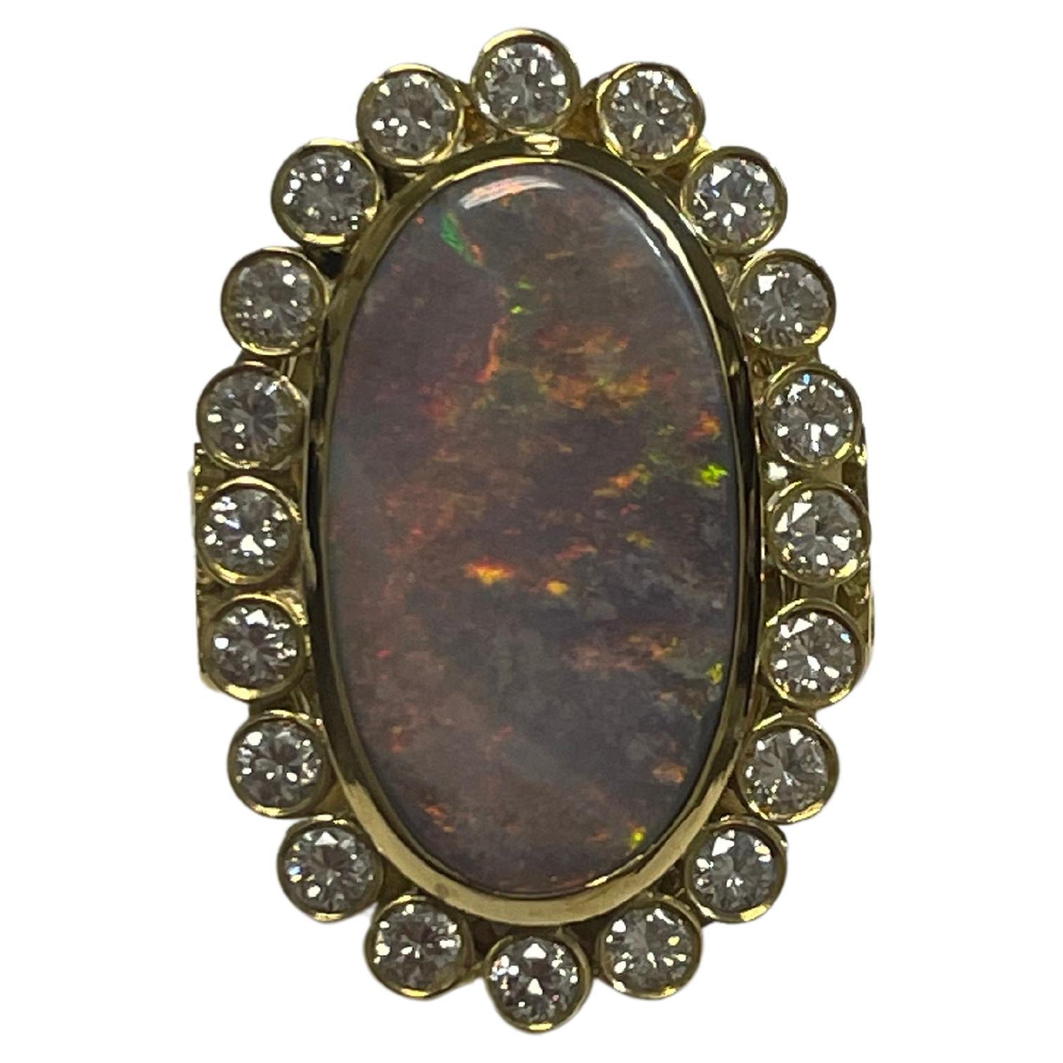 Lady's Opal and Diamonds Ring in 18k Yellow Gold For Sale