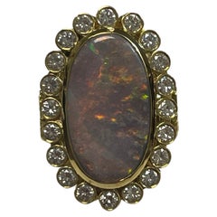 Lady's Opal and Diamonds Ring in 18k Yellow Gold