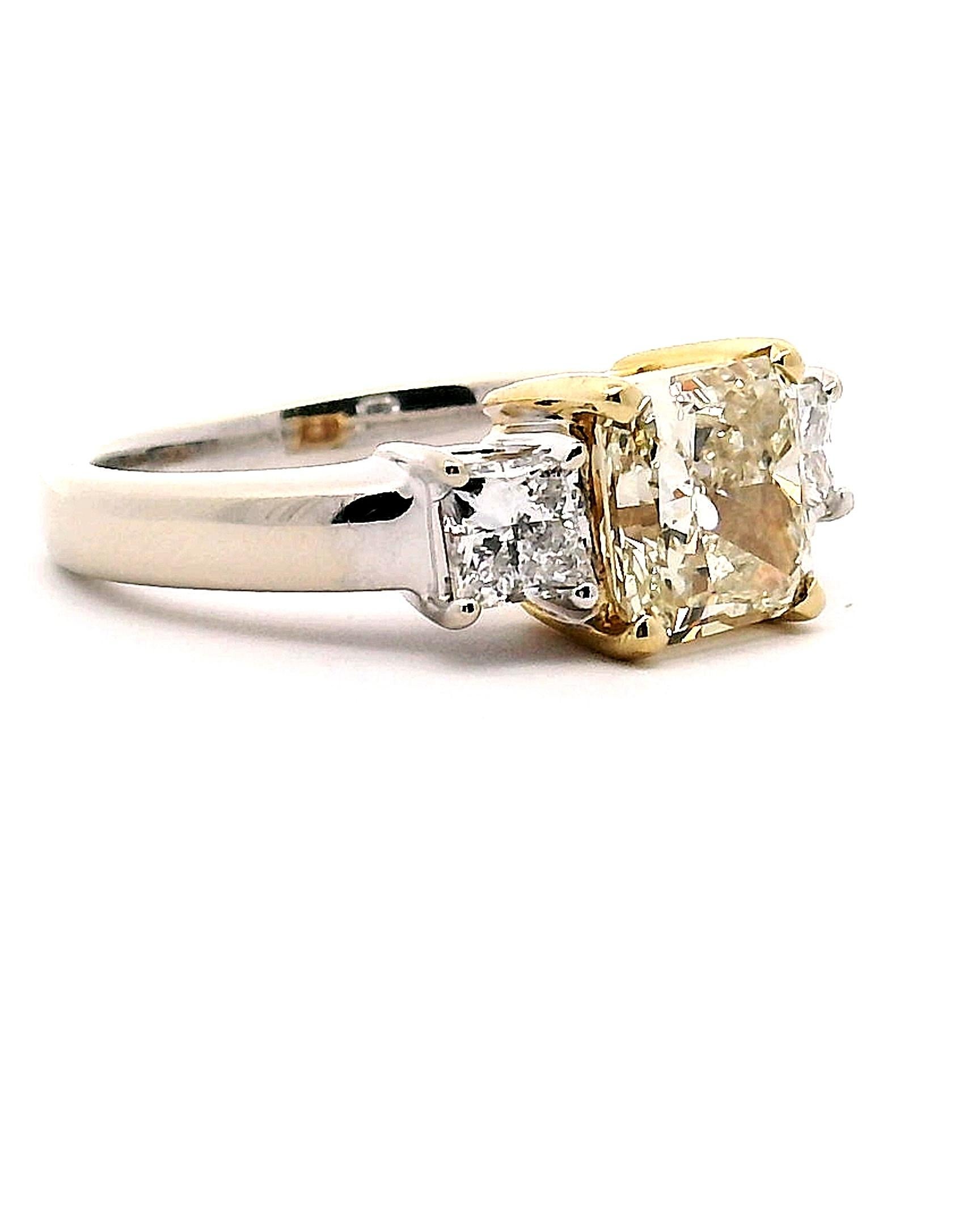Women's 2.81cttw. Lady's Three Stone Diamond Engagement Ring For Sale
