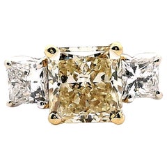 2.81cttw. Lady's Three Stone Diamond Engagement Ring