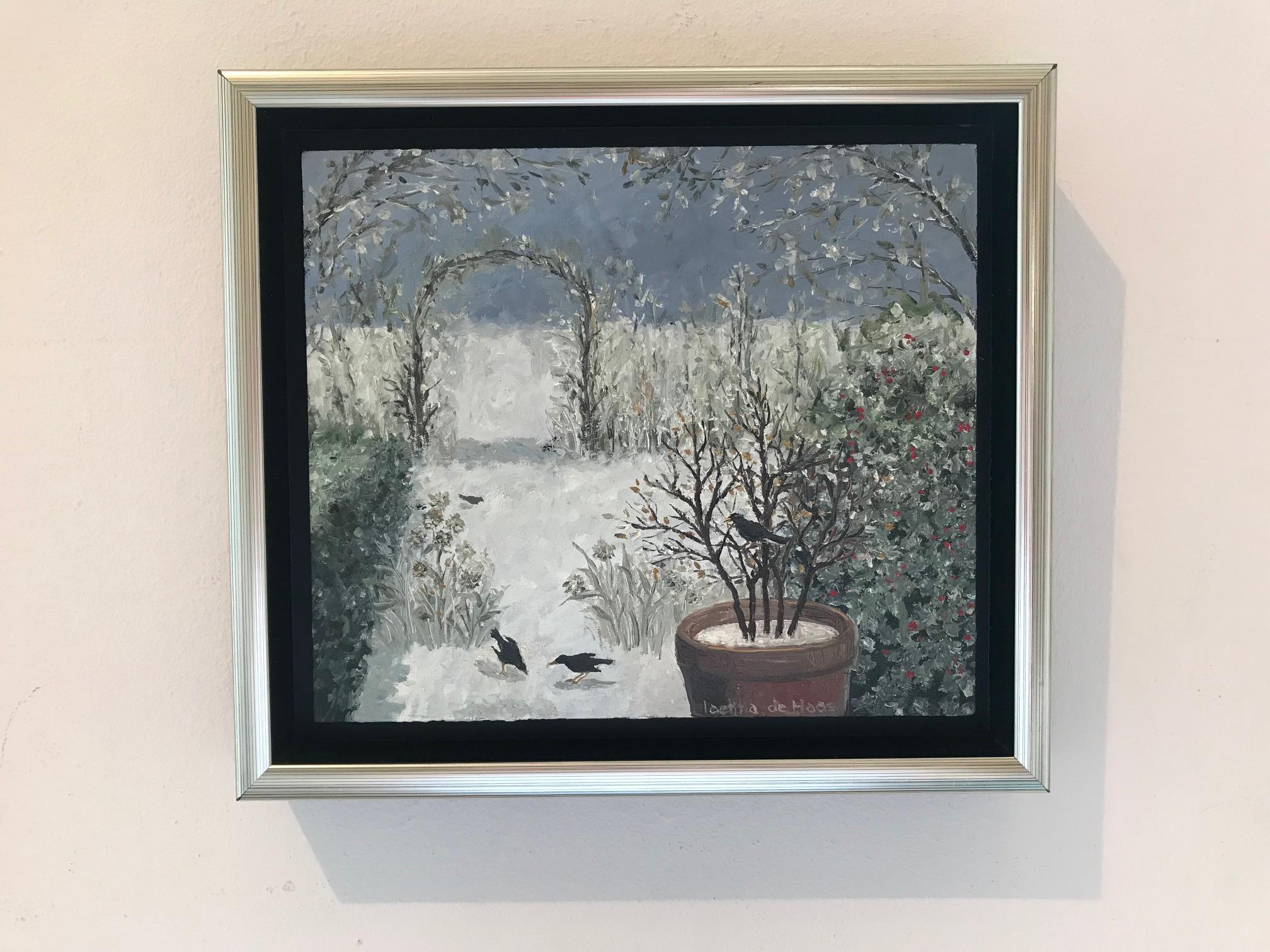 « Oiseaux dans un jardin d'hiver » - Peinture néerlandaise cosy d'un jardin d'hiver - Painting de Laetitia de Haas