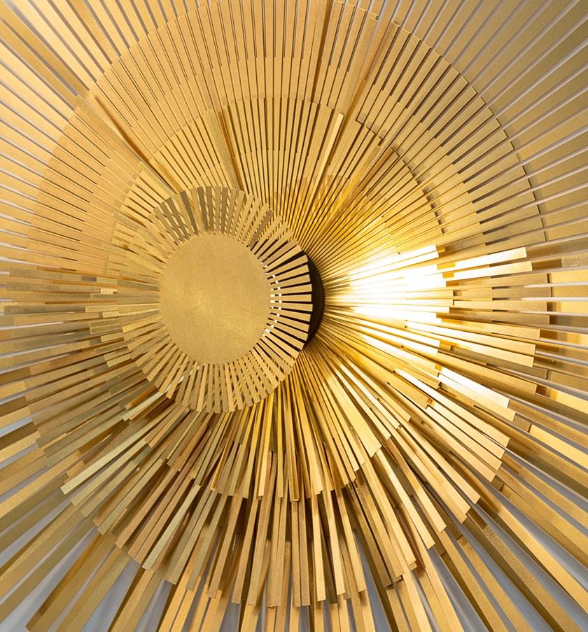 Brass light made from solid brass, composed of multiple thin strips of brass which the end user can shape anyway desired.
The spokes can be opened for a more eccentric appearance or kept flat for a more minimalist look.
Available with LED + top