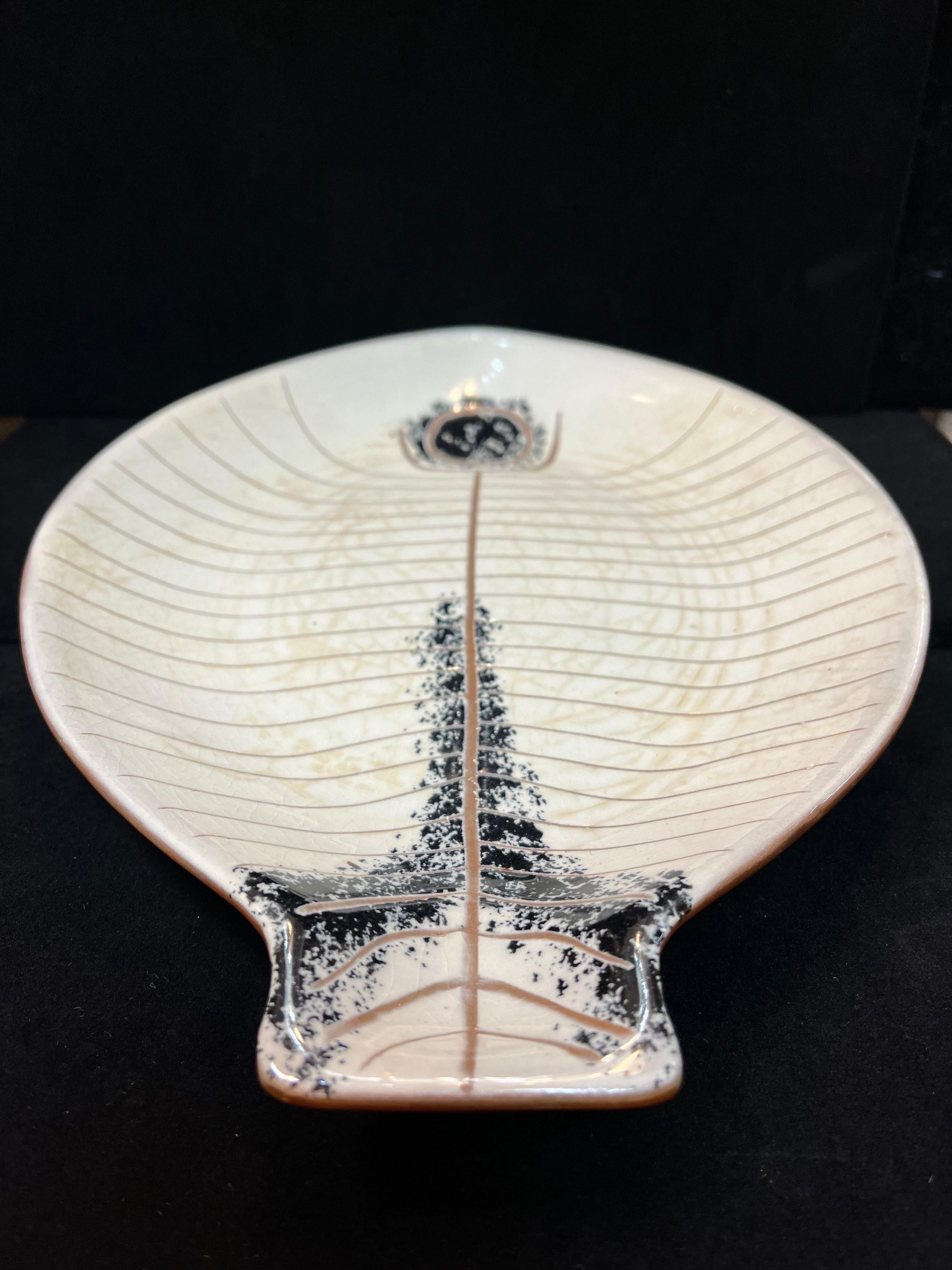 American Lagardo Tackett and Ken Fujita Mid-Century Modern Ceramic Fish Plate Sculpture
