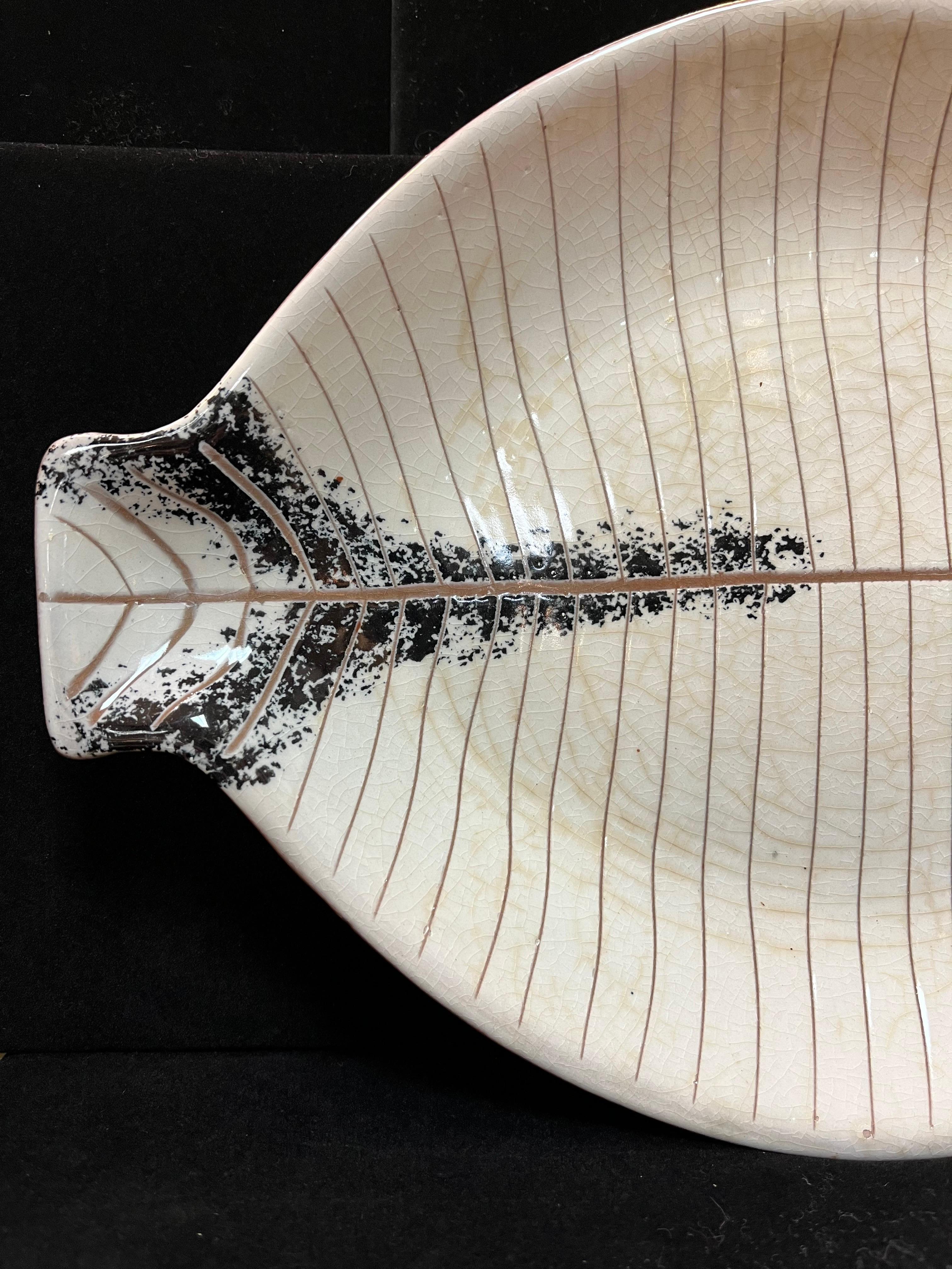 Glazed Lagardo Tackett and Ken Fujita Mid-Century Modern Ceramic Fish Plate Sculpture