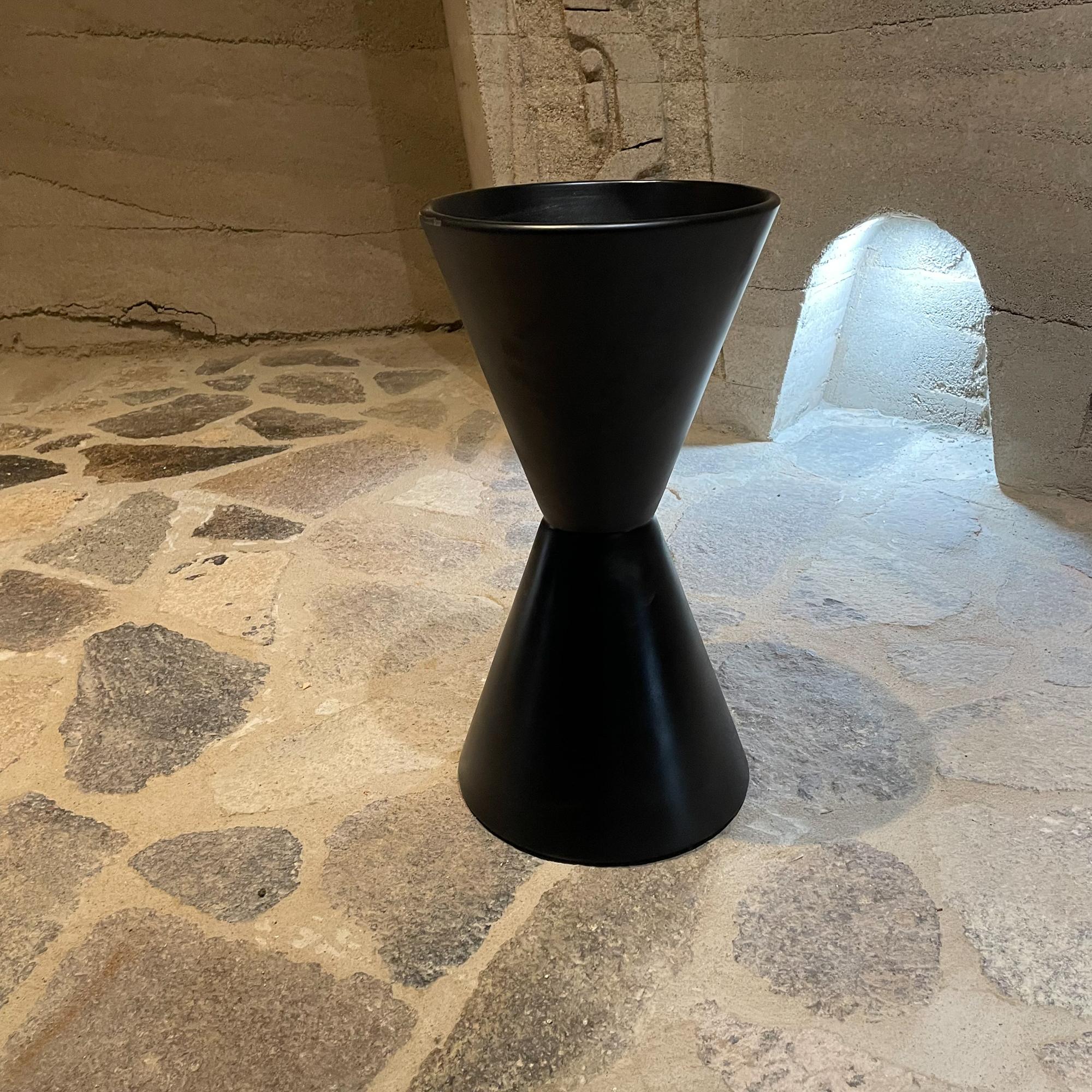 1960s Lagardo Tackett Architectural Pottery Black Double Cone Planter Calif In Good Condition For Sale In Chula Vista, CA