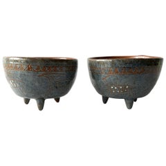 Coppia di portacandele Architectural Pottery di Lagardo Tackett con geroglifici