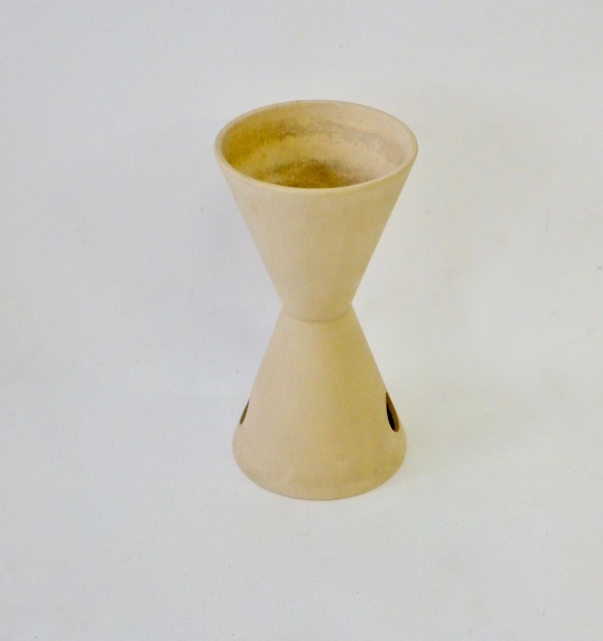 Lagardo Tackett Bisque Finish Double Cone Planter Pot for Architectural Pottery In Good Condition In Ferndale, MI