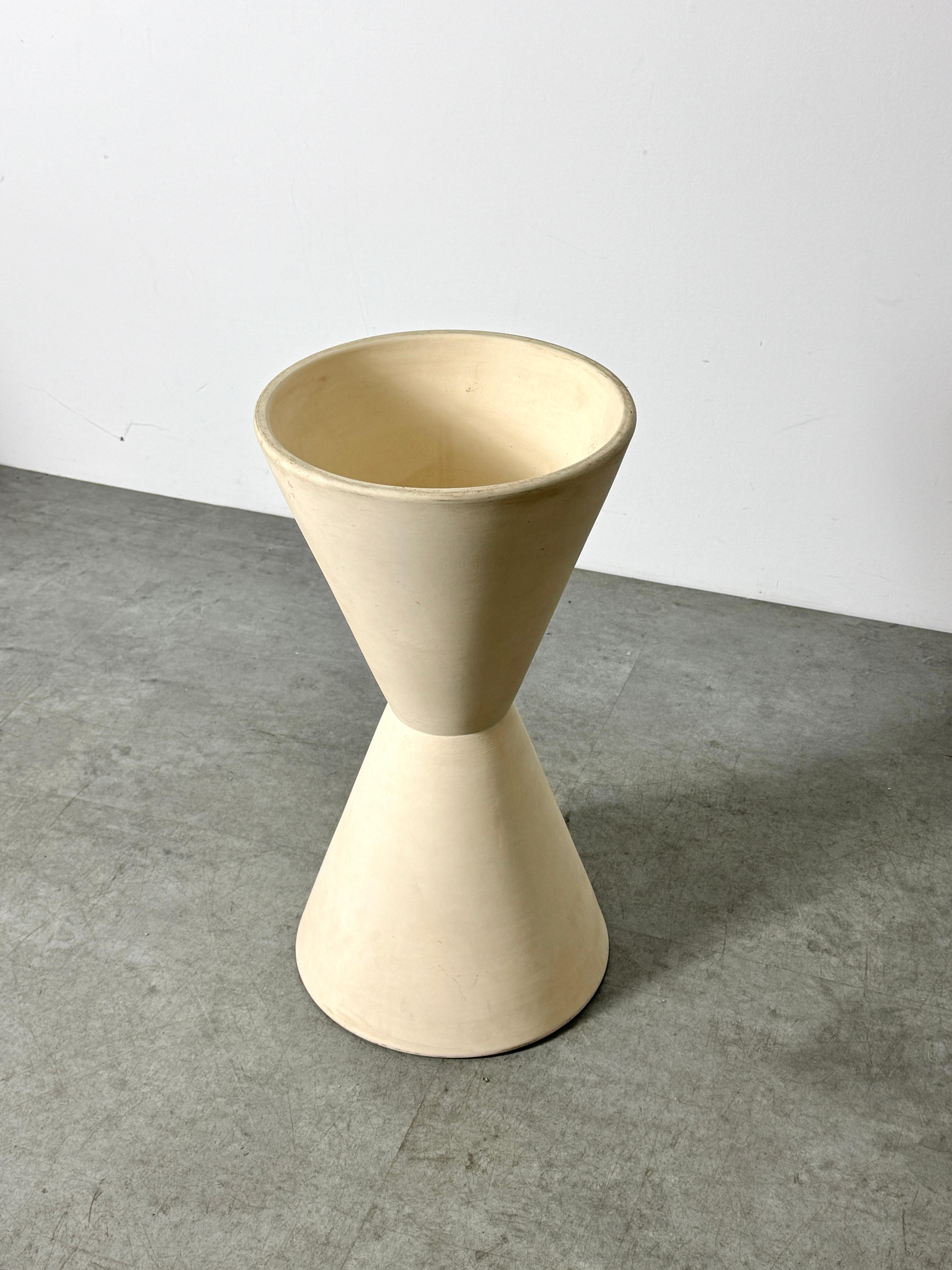 Lagardo Tackett Architectural Pottery Doppelkegel-Pflanzgefäß, Biskuit-Keramik, 1950er Jahre (amerikanisch) im Angebot