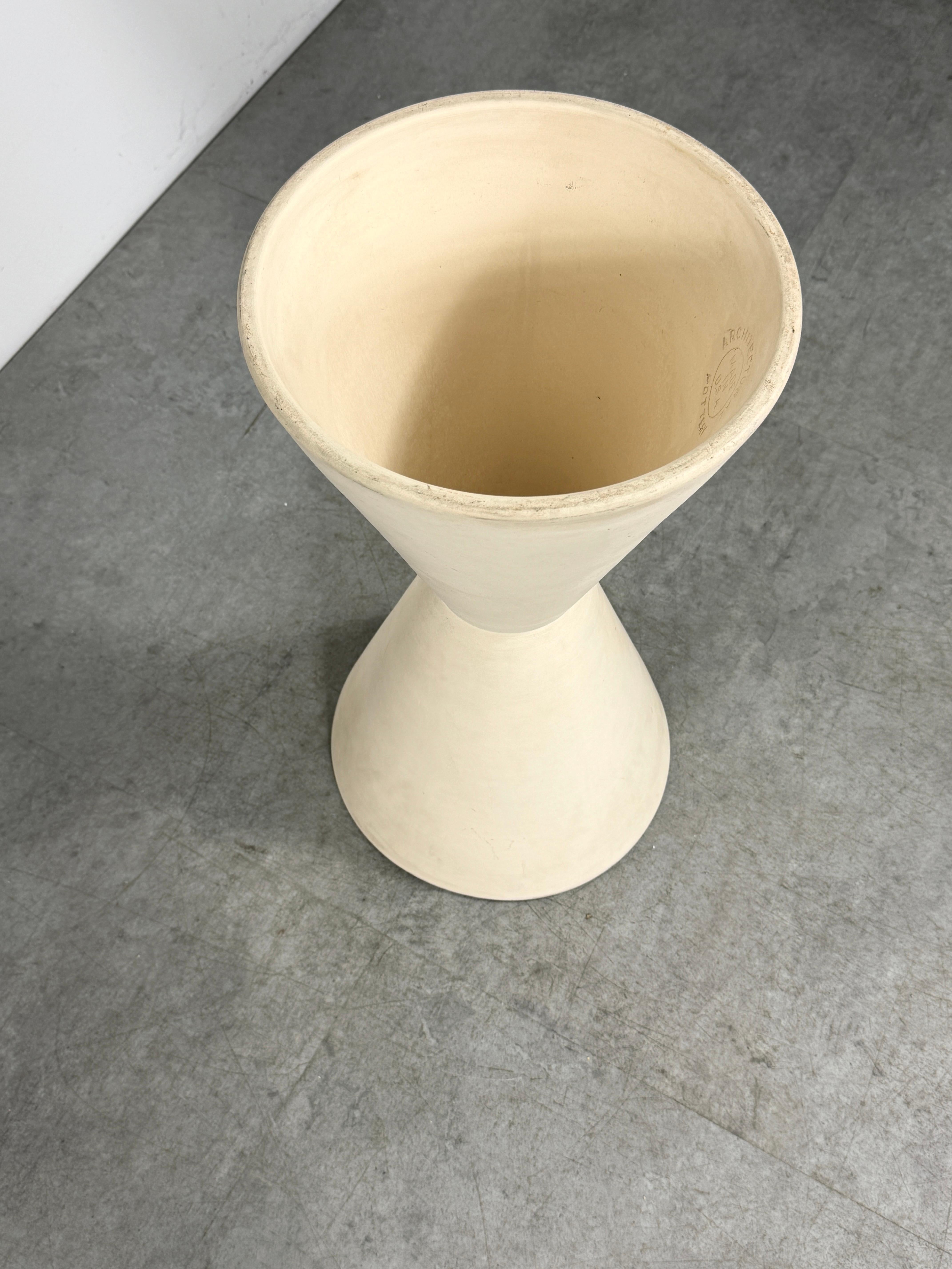Lagardo Tackett Architectural Pottery Doppelkegel-Pflanzgefäß, Biskuit-Keramik, 1950er Jahre im Angebot 3
