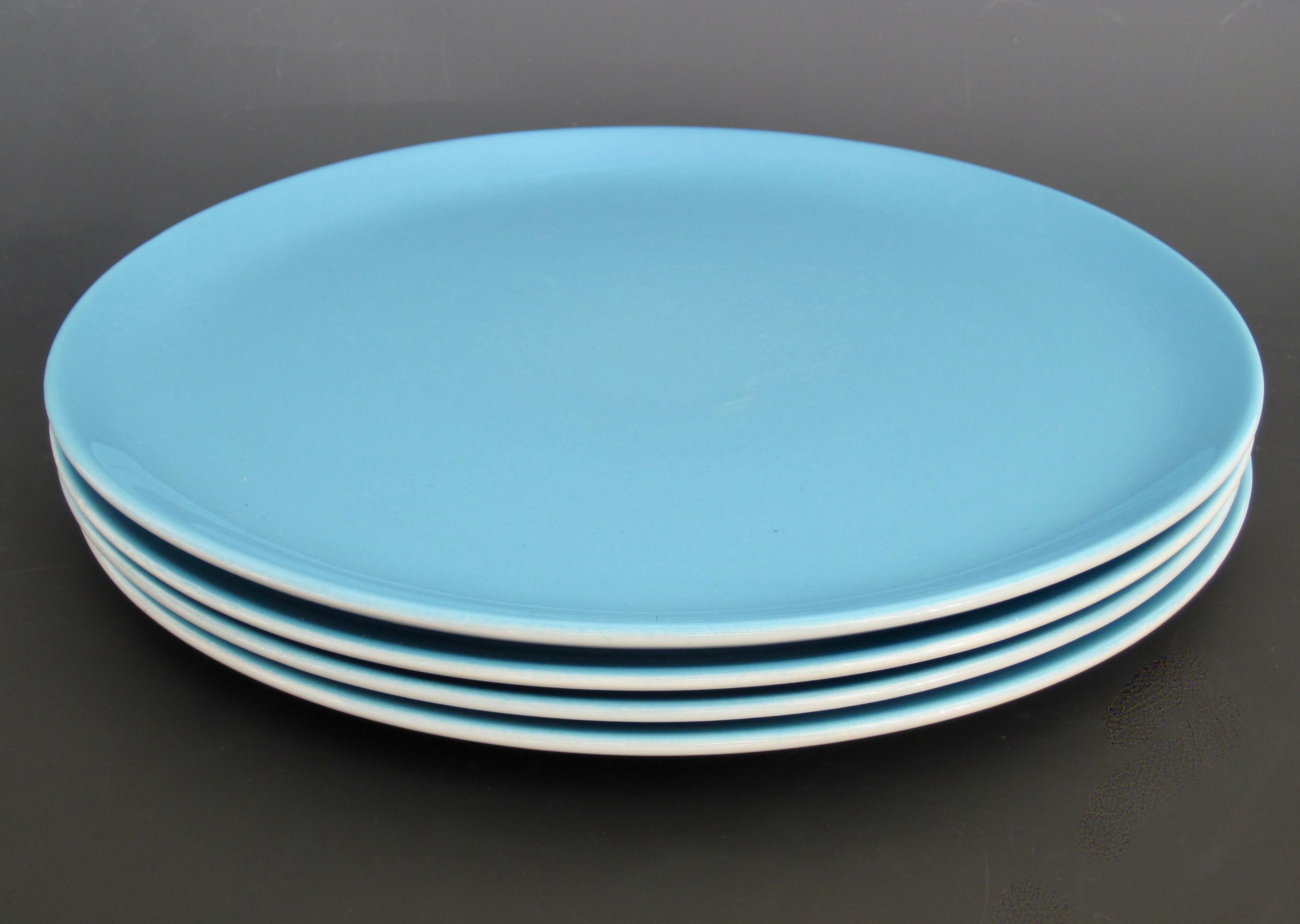 Mid-Century Modern Lagardo Tackett pour Schmid, quatre assiettes en pierre de fer, Forma Blue, Ovenproof en vente