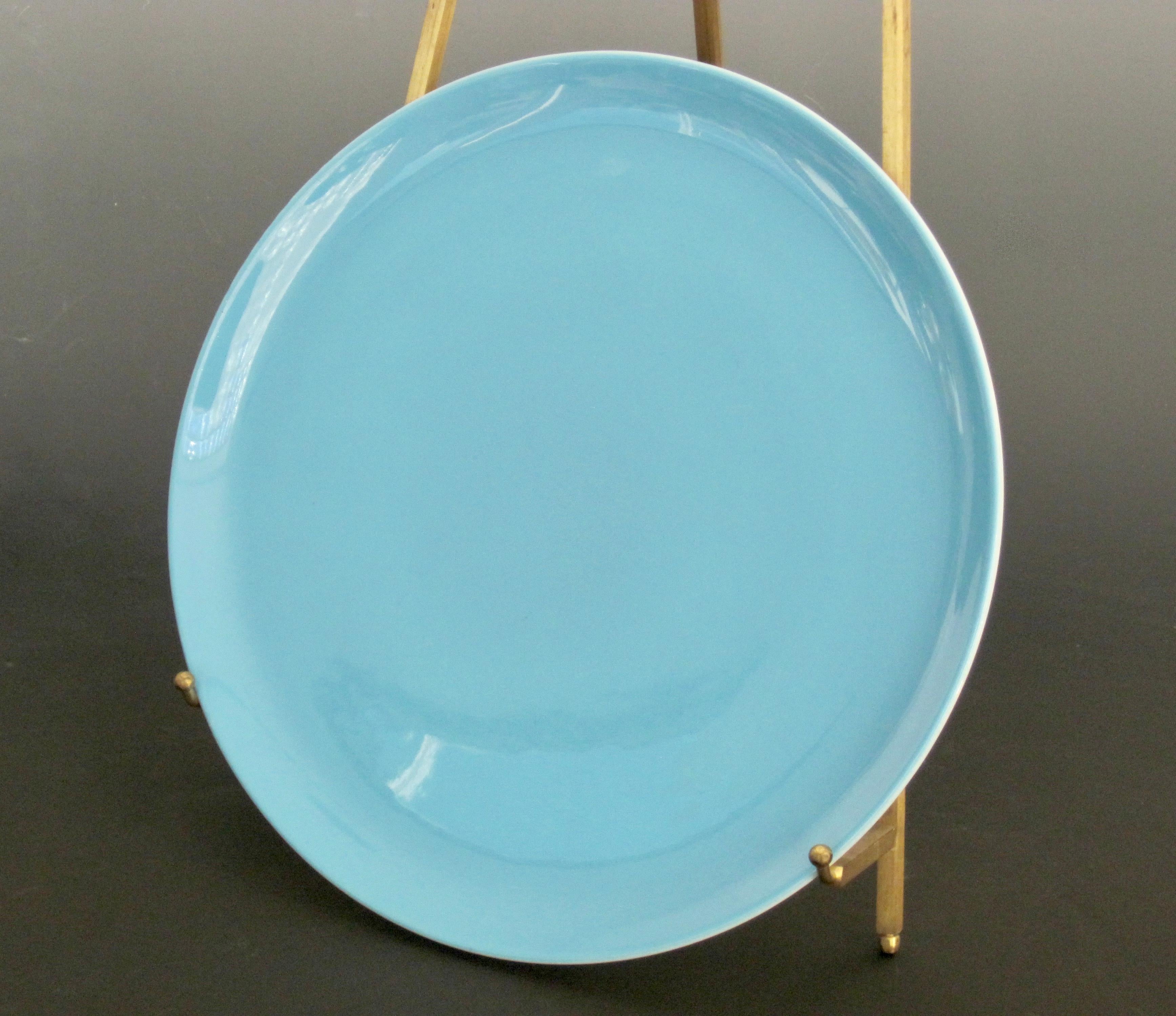 Mid-Century Modern Lagardo Tackett for Schmid, Four Plates in Ironstone, Forma Blue, Ovenproof For Sale