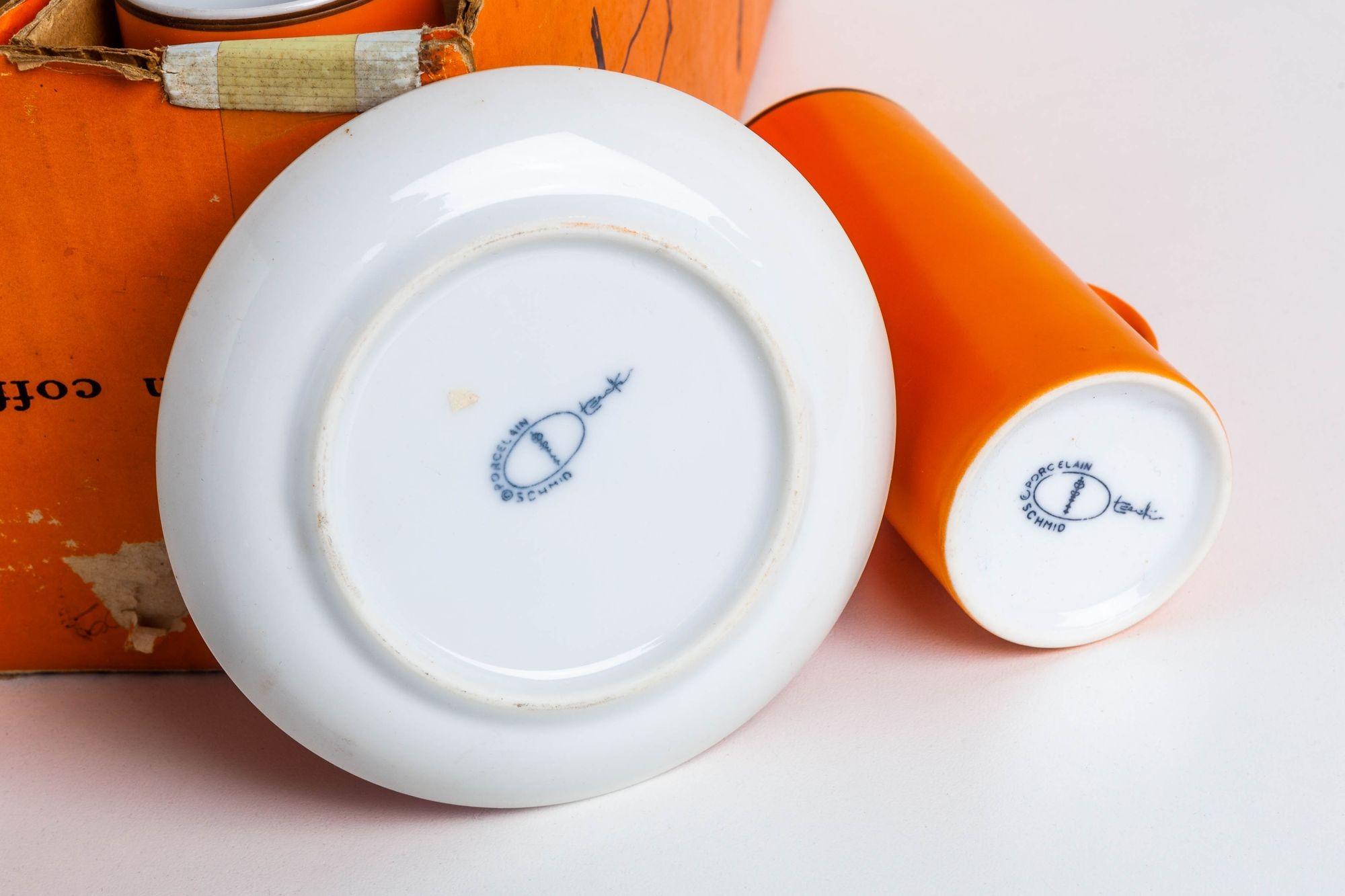 Lagardo Tackett für Schmid - Orangefarbene Mokkatasse und Untertasse im Set im Zustand „Gut“ im Angebot in Chicago, IL