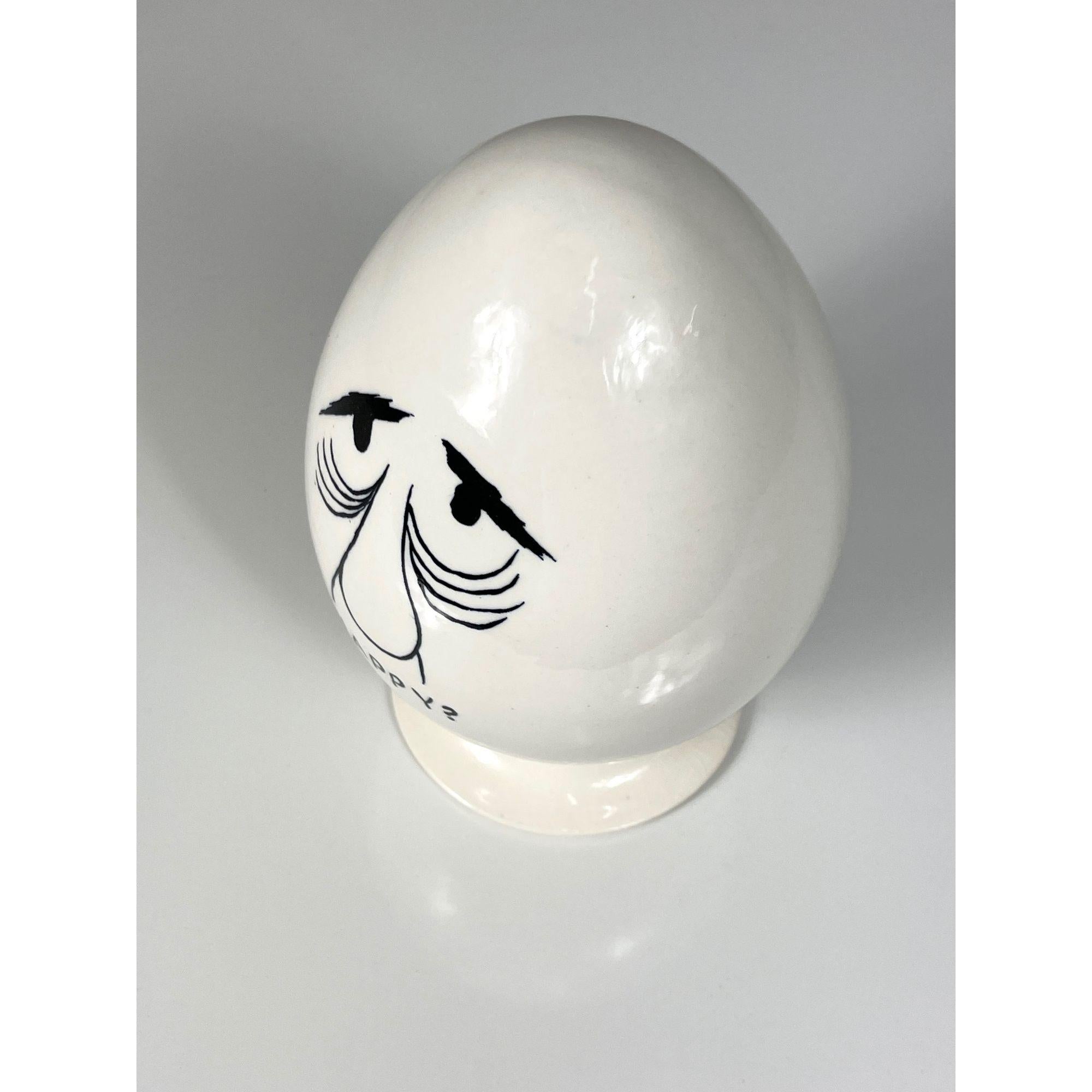 Ceramica Lagardo Tackett Happy White Ceramic Egg Head Stash Jar Condom Holder 1959 in vendita