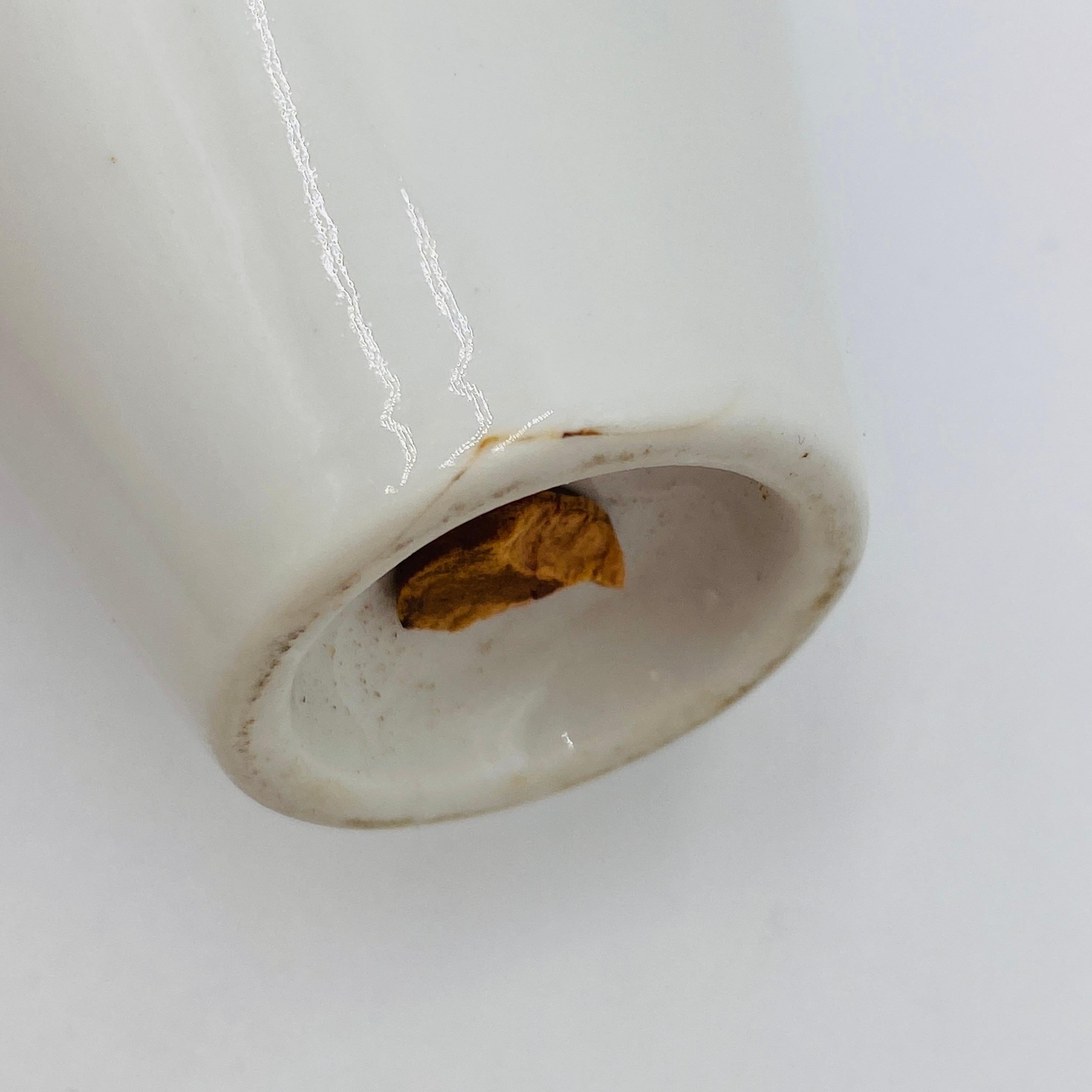 Metà XX secolo Shakers in porcellana per sale e pepe di Lagardo Tackett in pietra di ferro per Schmid in vendita