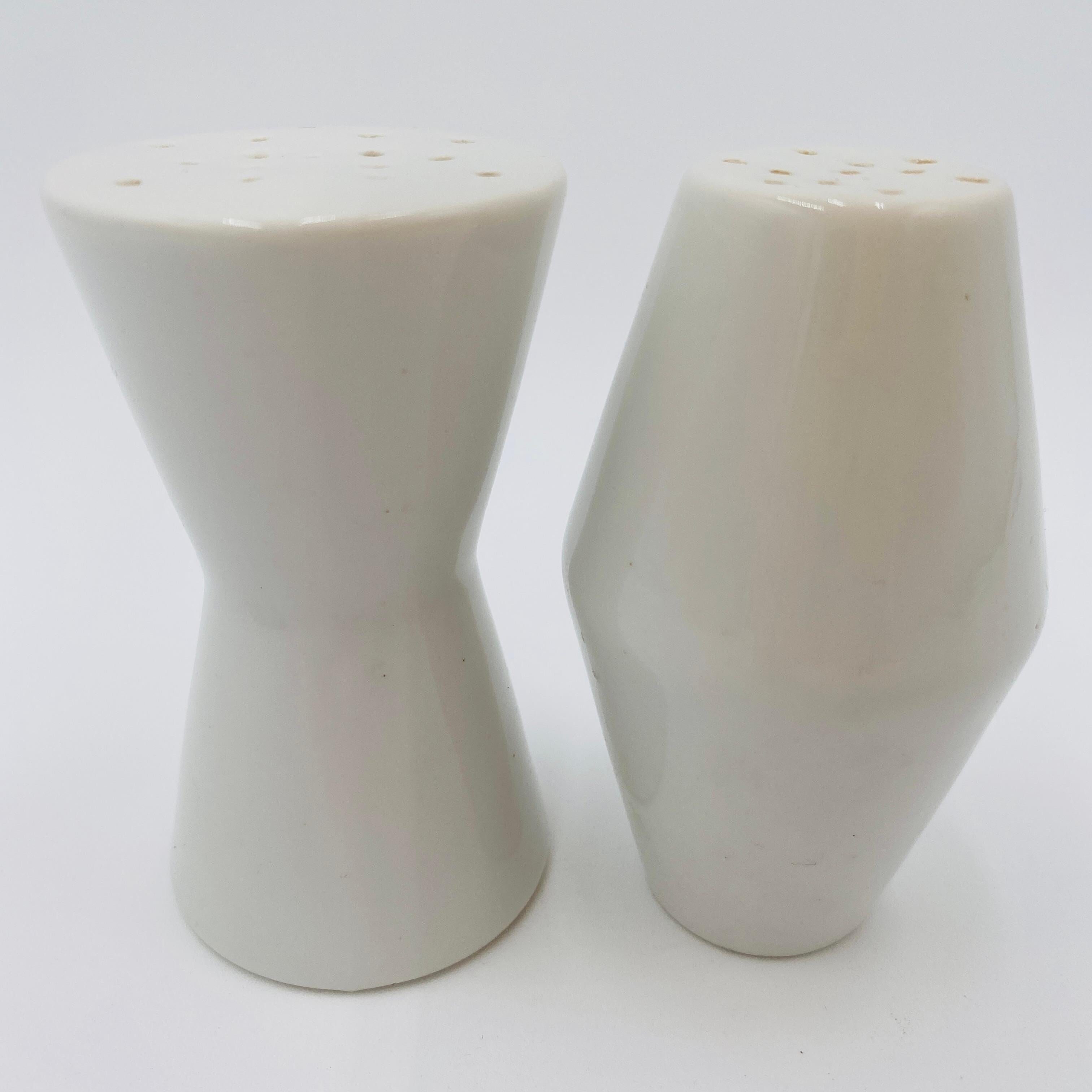 Porcellana Shakers in porcellana per sale e pepe di Lagardo Tackett in pietra di ferro per Schmid in vendita