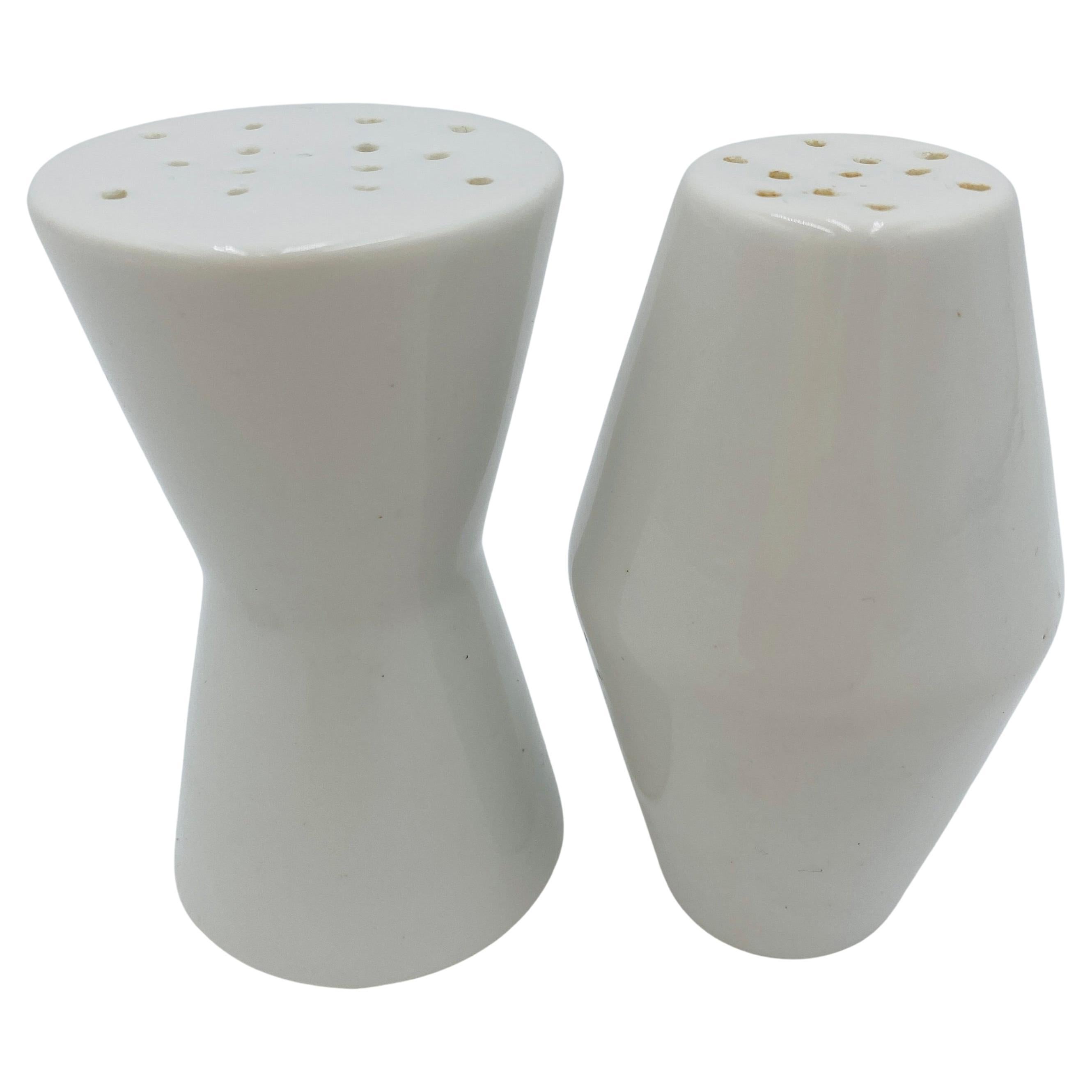 Shakers in porcellana per sale e pepe di Lagardo Tackett in pietra di ferro per Schmid in vendita