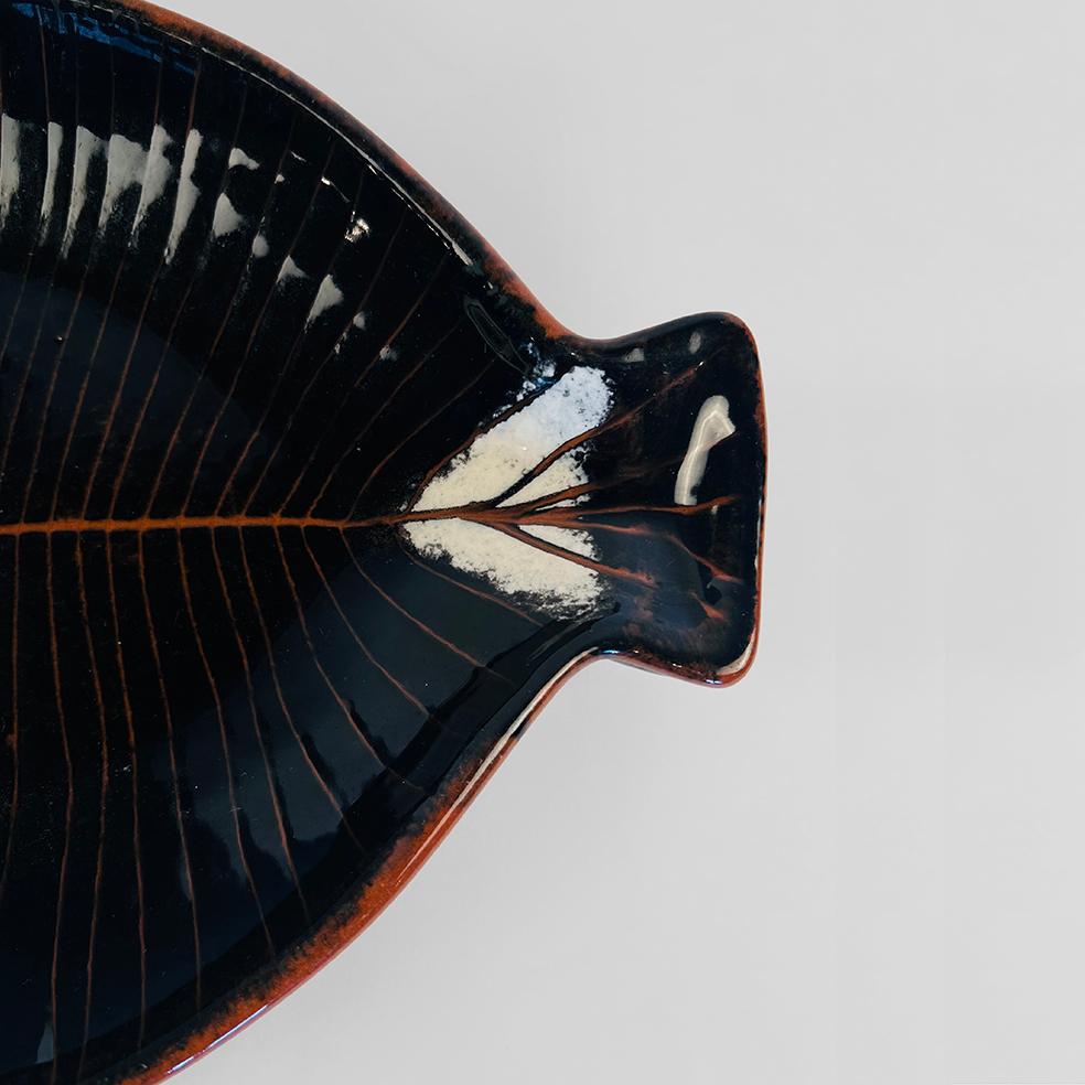 Glazed Lagardo Tackett & Kenji Fujita California Ceramic Fish Plate, 1960s For Sale