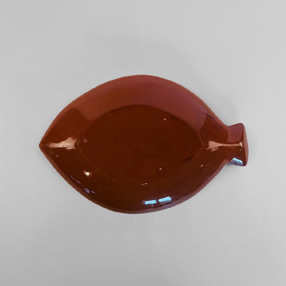 Lagardo Tackett & Kenji Fujita California Ceramic Fish Plate, 1960s In Good Condition For Sale In Philadelphia, PA