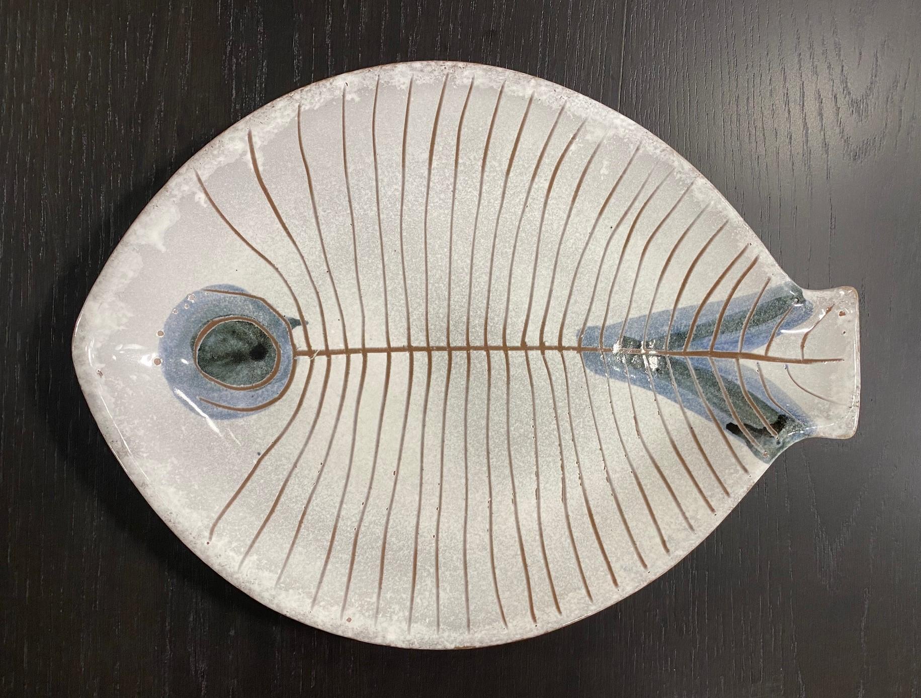 Glazed Lagardo Tackett & Kenji Fujita California Mid-Century Modern Ceramic Fish Plate