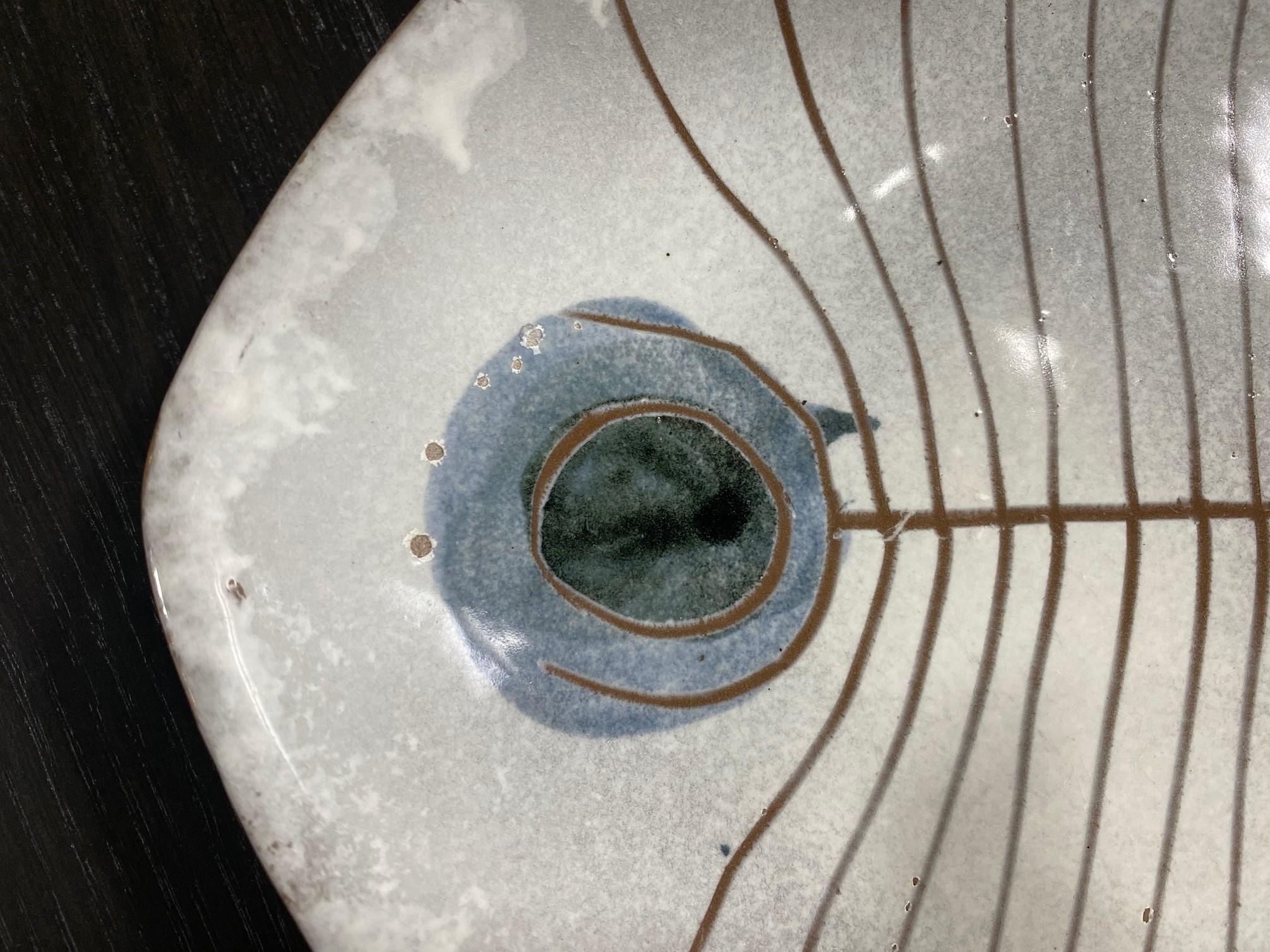 Lagardo Tackett & Kenji Fujita California Mid-Century Modern Ceramic Fish Plate In Good Condition In Studio City, CA