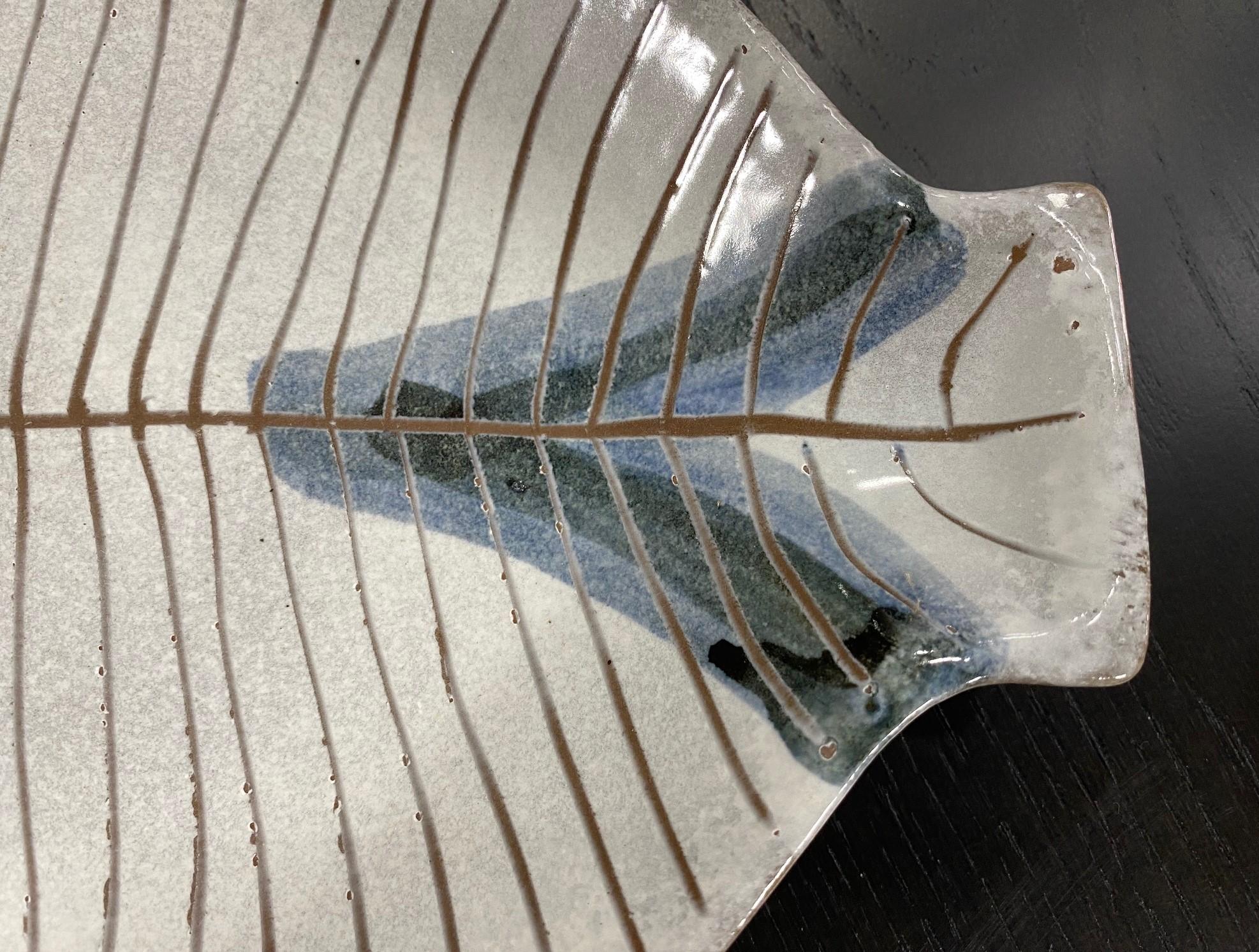 Mid-20th Century Lagardo Tackett & Kenji Fujita California Mid-Century Modern Ceramic Fish Plate